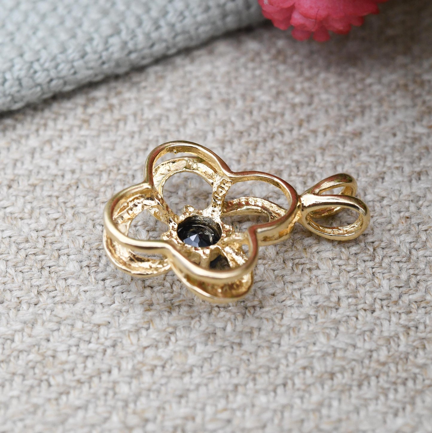 Vintage 14ct Gold Sapphire Flower Pendant - Quatrefoil Cross Shape Solitaire Gemstone | Jewellery Gift for Charm Necklace Stack