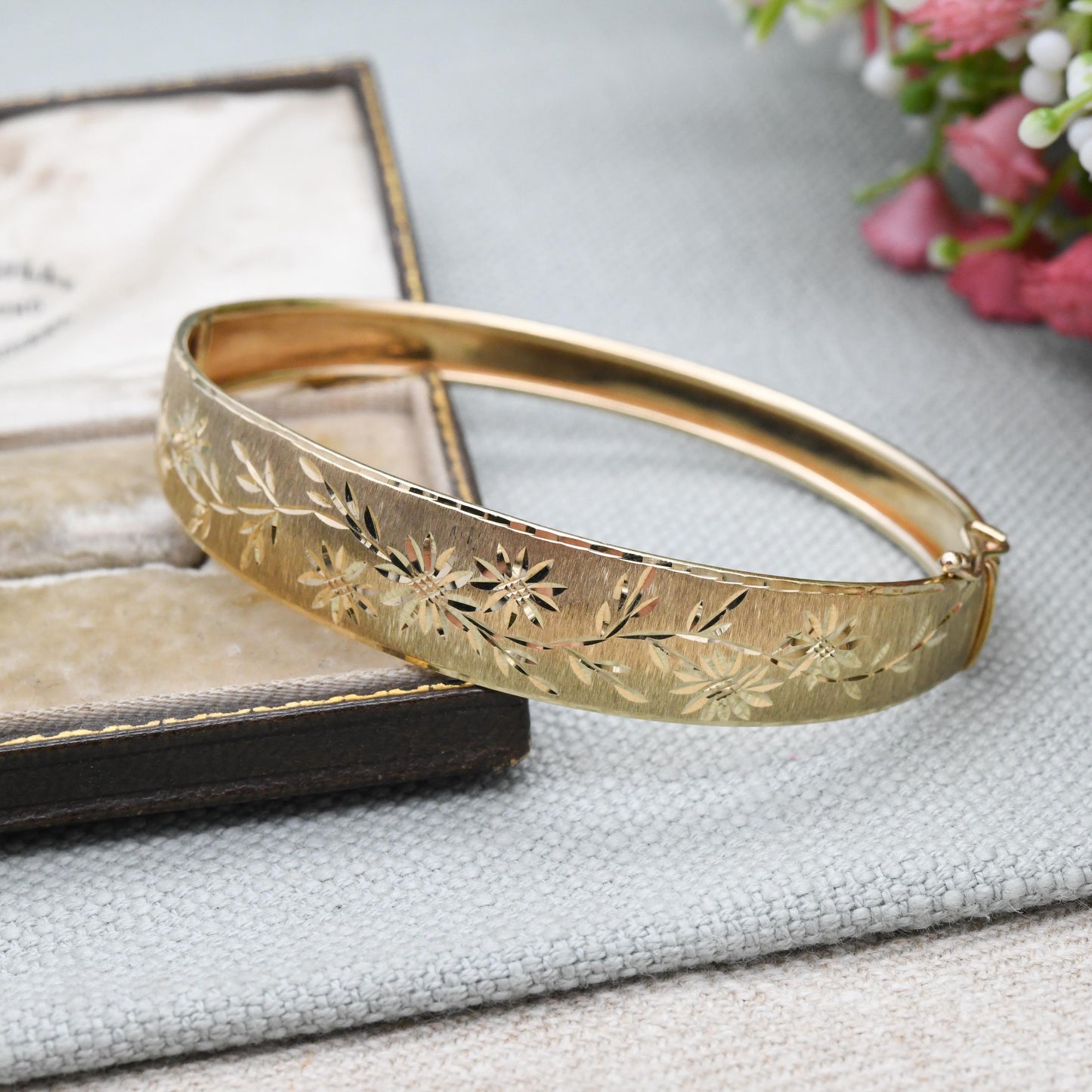 Vintage 9ct Gold Hinged Bangle Bracelet 1990 - Engraved Flowers Design | Diamond Cut Textured Detail | Solid Gold Jewellery Gift for Her