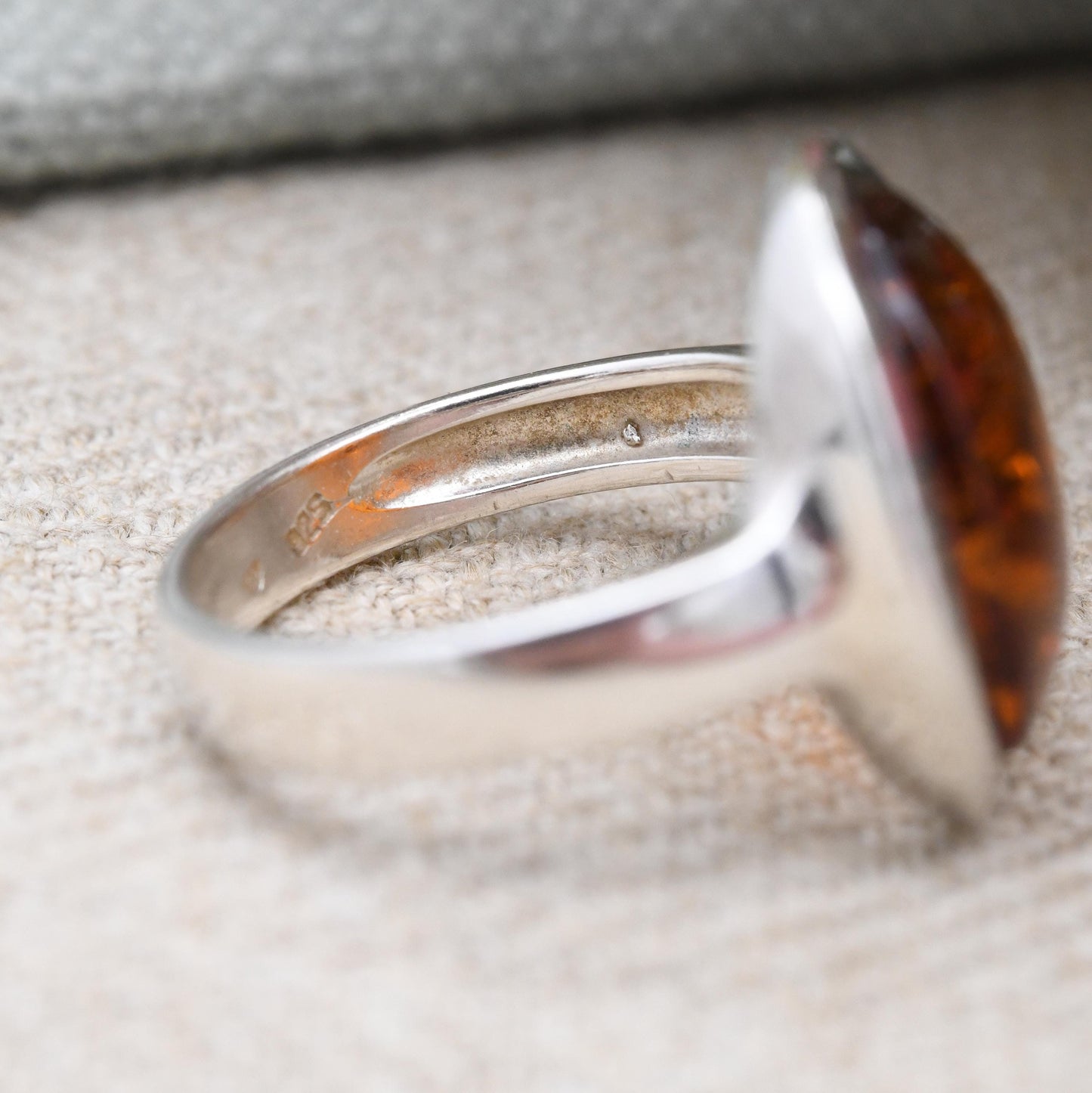 Vintage Sterling Silver Amber Ring - Pretty Unisex Minimal Design Silver Ring Large Orange Stone | UK Size - Q 1/2 | US Size - 8 1/4