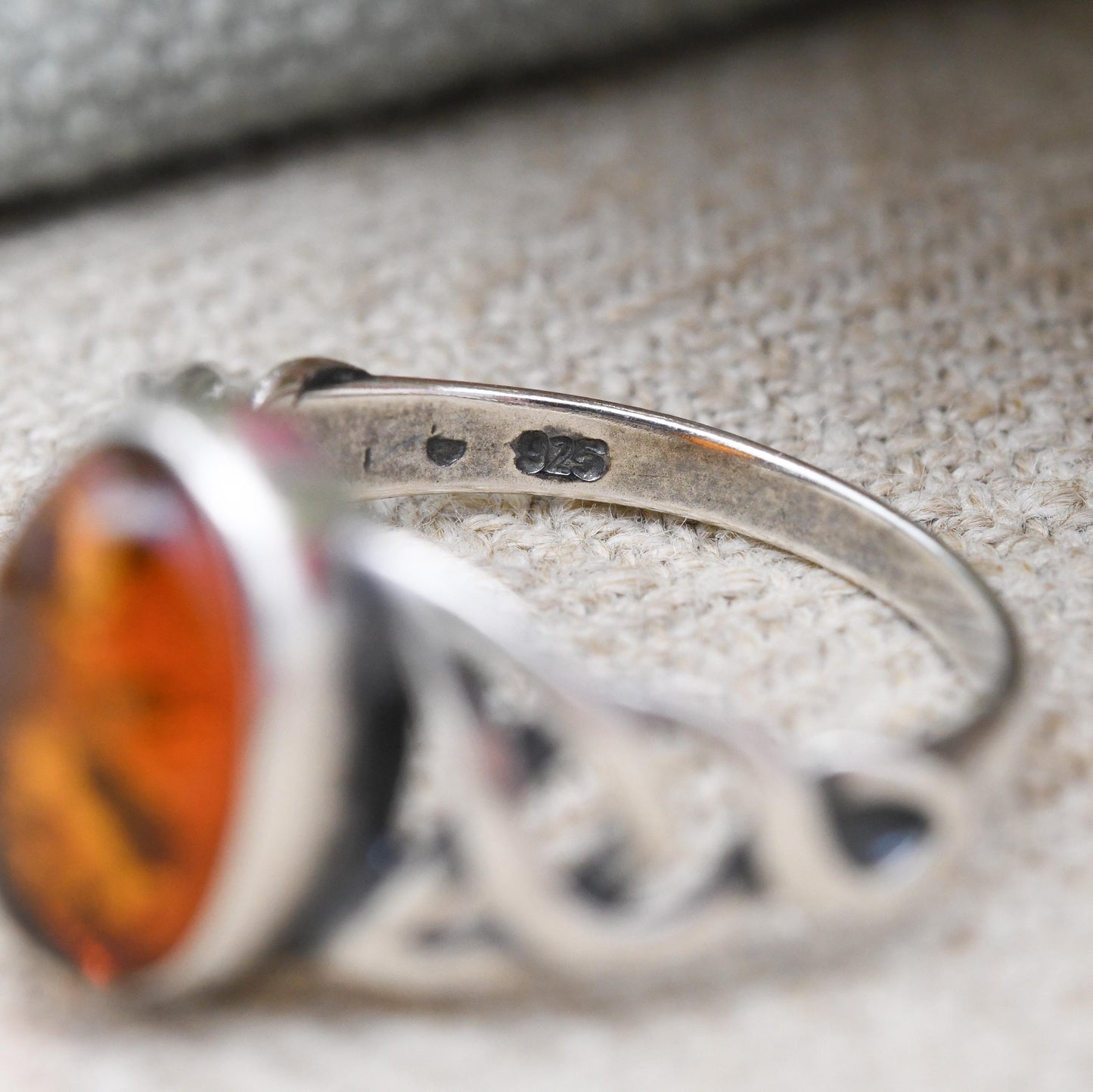 Vintage Sterling Silver Amber Ring Celtic Knot Shoulders - Pretty Unisex Silver Ring Large Orange Stone | UK Size - Q | US Size - 8 1/4