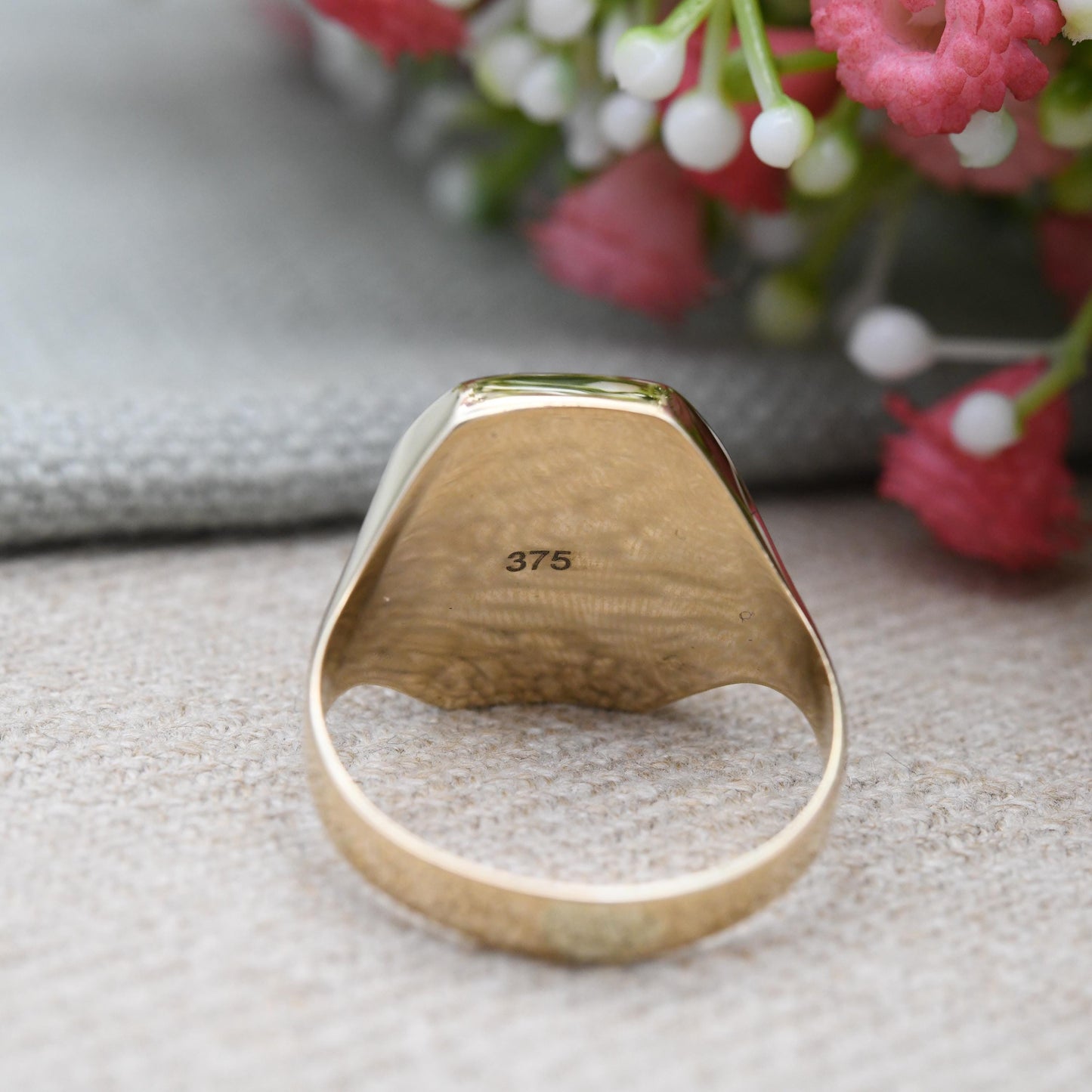 Vintage 9ct Gold Onyx Signet Ring - Large Unisex Yellow Gold and Black Jewellery Gift for Him Square | UK Size - U 1/2 | US Size - 10 1/4