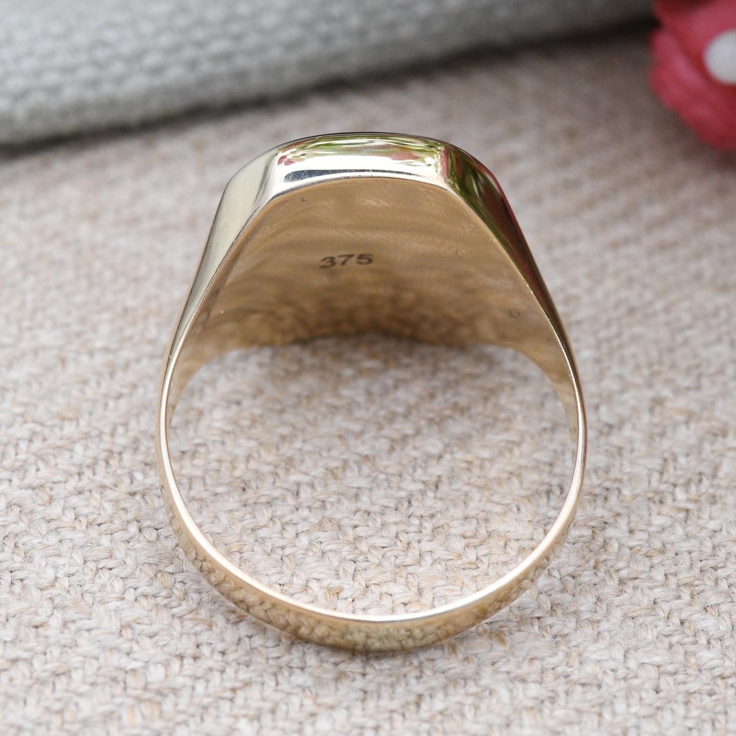 Vintage 9ct Gold Onyx Signet Ring - Large Unisex Yellow Gold and Black Jewellery Gift for Him Square | UK Size - U 1/2 | US Size - 10 1/4