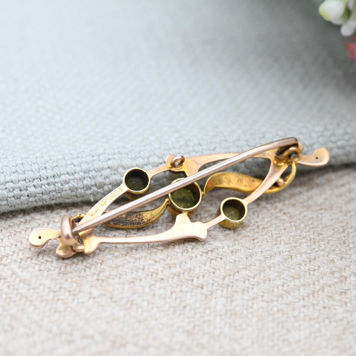 Antique 15ct Gold Peridot and Split Pearl Brooch Chester Hallmarks - Green Gemstone Stone | Scrolling Flared Detail | Beautiful Gift for Her