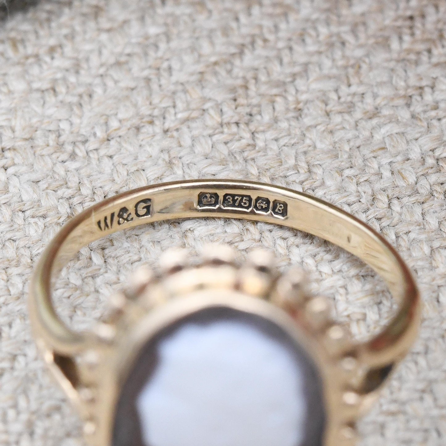 Vintage 9ct Gold Cameo Ring 1976 W&G - Granulated Border Oval Shell Portrait Face Profile Statement Ring | UK Size - K 1/2 | US Size - 5 1/2