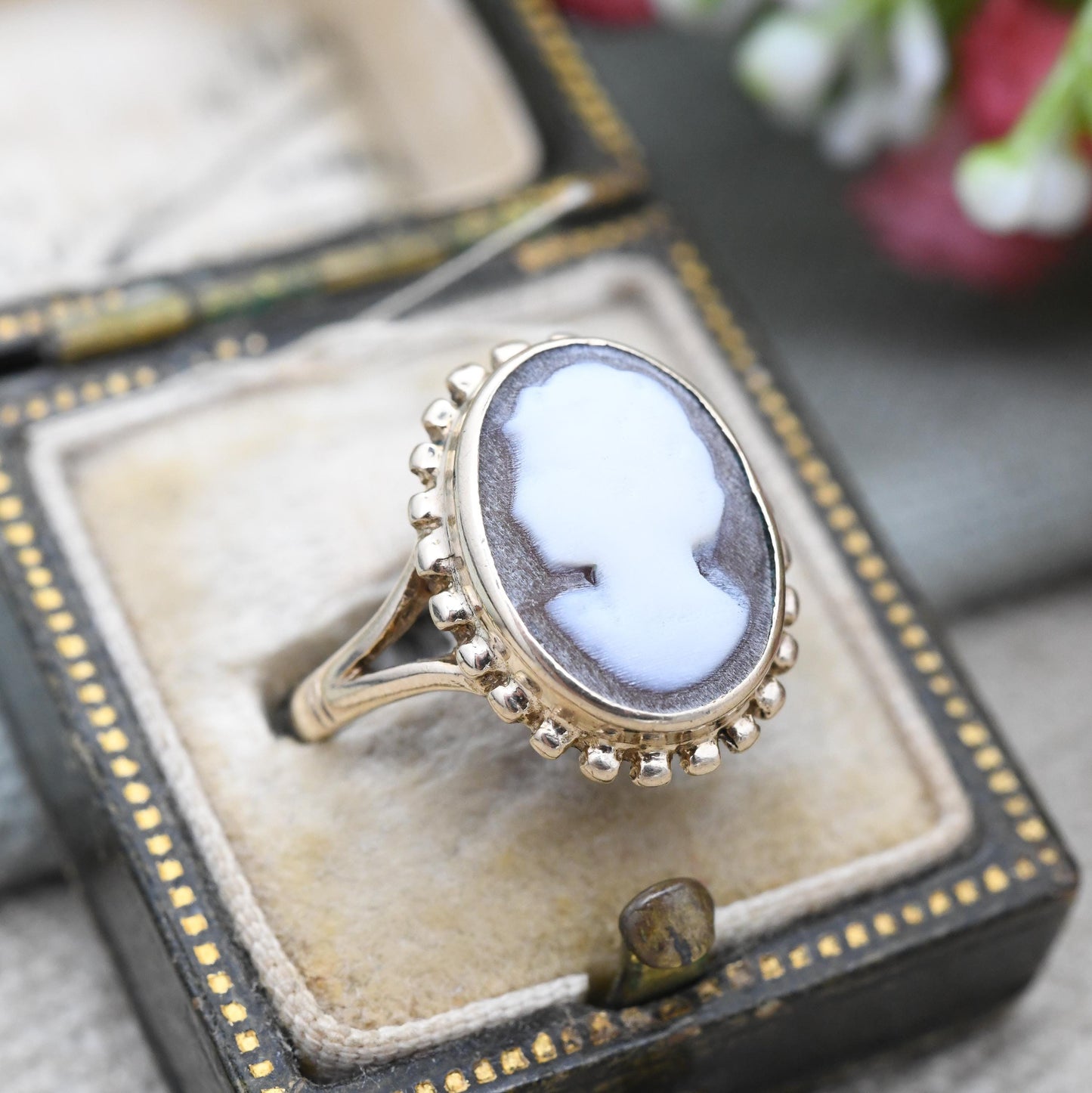 Vintage 9ct Gold Cameo Ring 1976 W&G - Granulated Border Oval Shell Portrait Face Profile Statement Ring | UK Size - K 1/2 | US Size - 5 1/2
