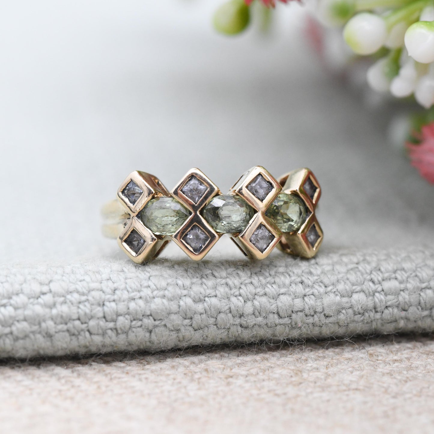 9ct Gold Oval Gemstone Cluster Ring QVC - Green Flush Set 3 Stone Trilogy Half Eternity Ring with Accent Stone | UK Size - H US Size - 3 3/4