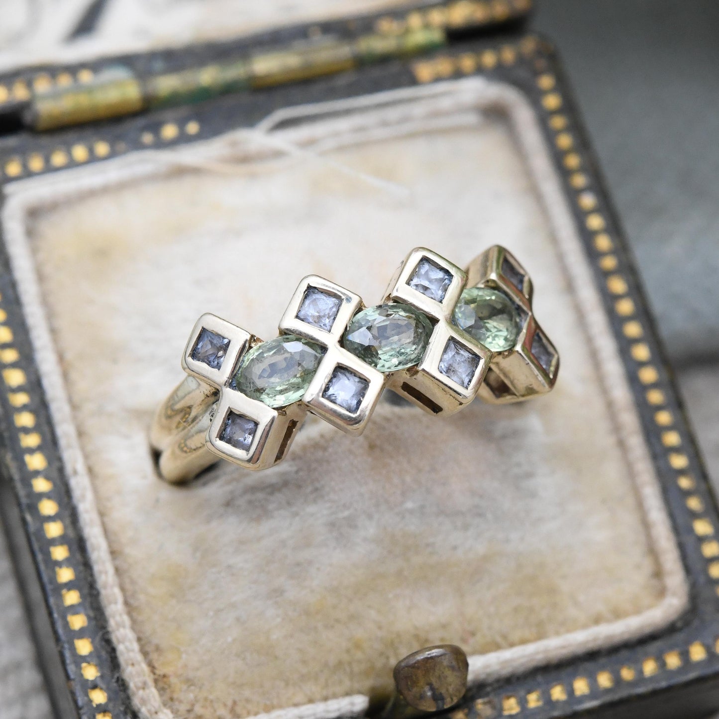 9ct Gold Oval Gemstone Cluster Ring QVC - Green Flush Set 3 Stone Trilogy Half Eternity Ring with Accent Stone | UK Size - H US Size - 3 3/4