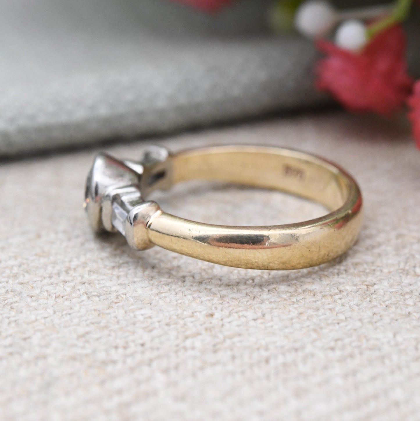 Vintage 9ct Gold CZ Solitaire Ring with Baguette Cut Side Stones - Chunky Sparkly Clear Stones Placeholder | UK Size - O 1/2 US Size - 7 1/2