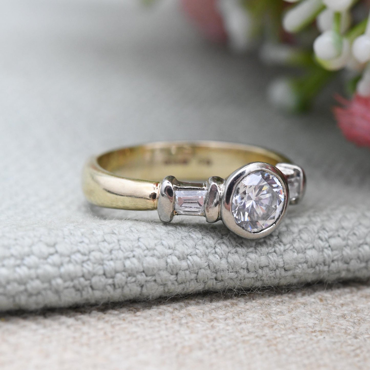 Vintage 9ct Gold CZ Solitaire Ring with Baguette Cut Side Stones - Chunky Sparkly Clear Stones Placeholder | UK Size - O 1/2 US Size - 7 1/2
