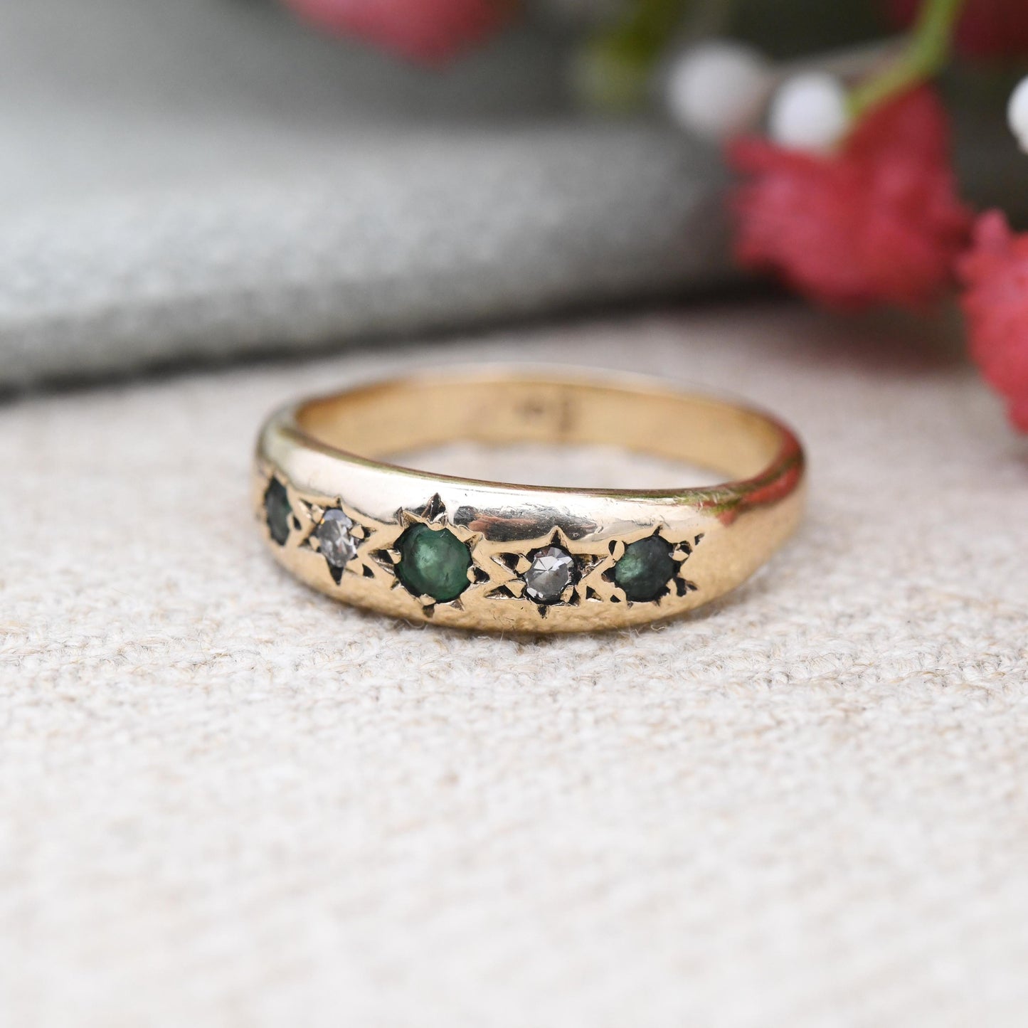 Vintage 9ct Gold Emerald and Diamond Flush Five Stone Ring - Star Set Green and Clear Gemstone Band Ring | UK Size - L 1/2 | US Size - 6