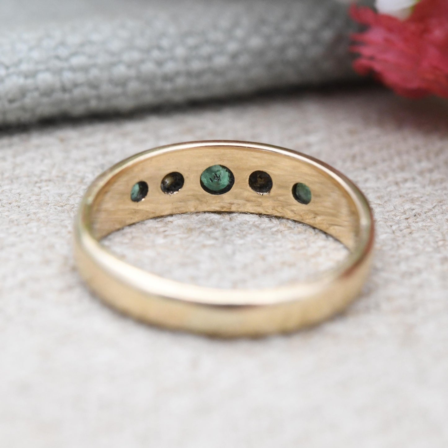 Vintage 9ct Gold Emerald and Diamond Flush Five Stone Ring - Star Set Green and Clear Gemstone Band Ring | UK Size - L 1/2 | US Size - 6