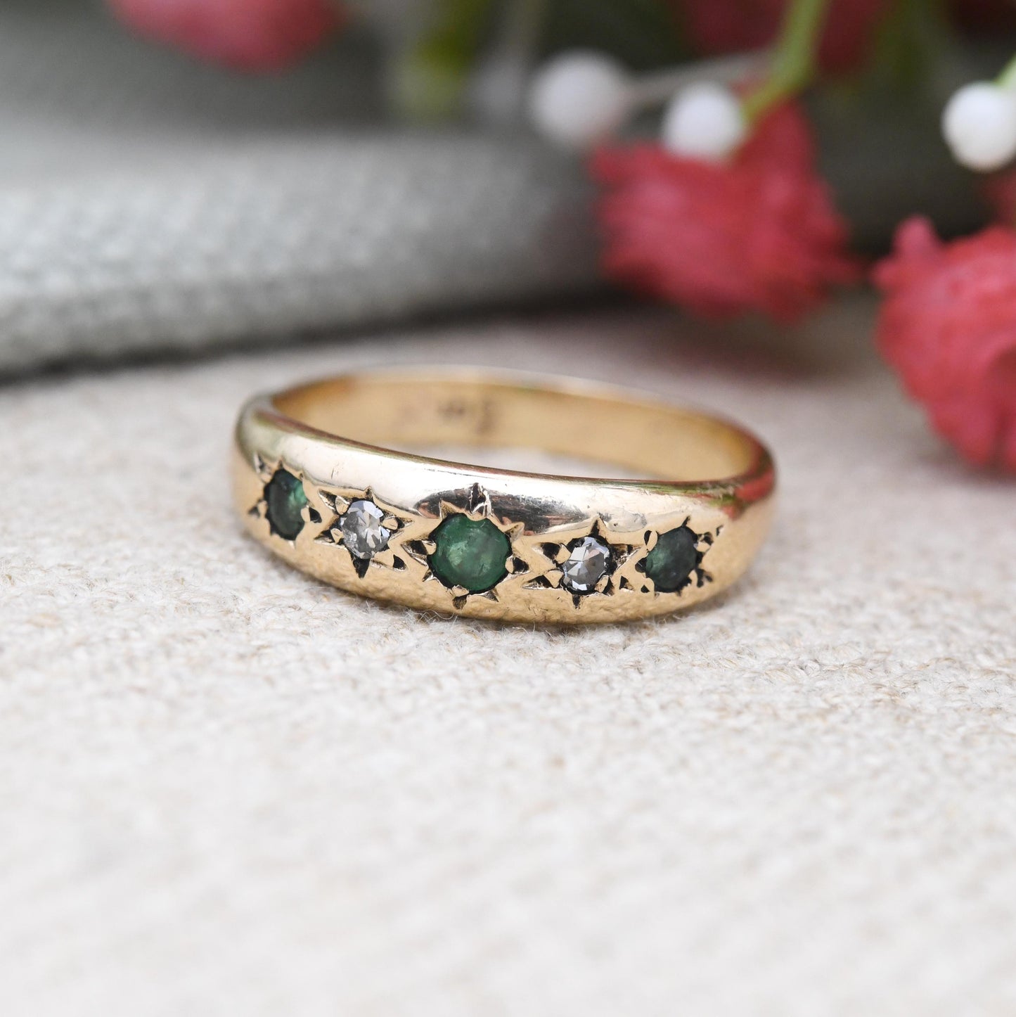 Vintage 9ct Gold Emerald and Diamond Flush Five Stone Ring - Star Set Green and Clear Gemstone Band Ring | UK Size - L 1/2 | US Size - 6