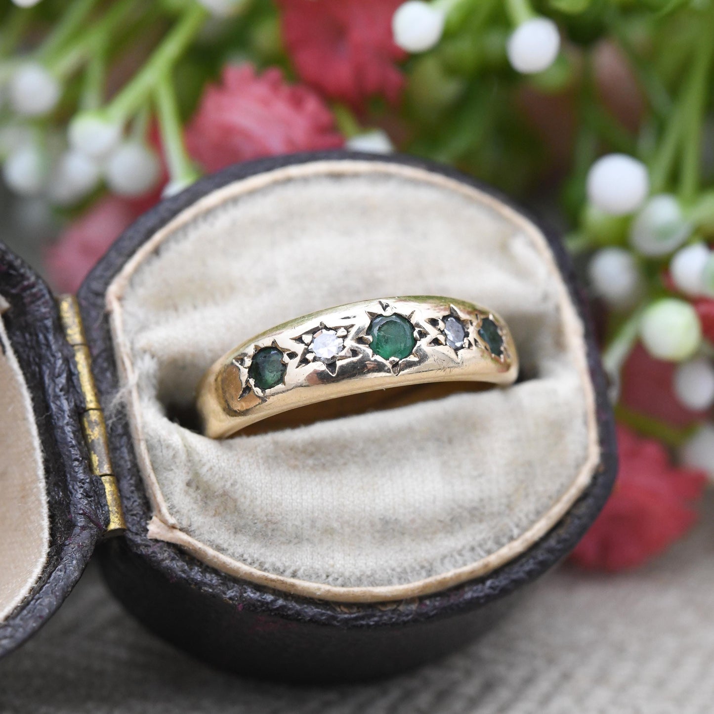 Vintage 9ct Gold Emerald and Diamond Flush Five Stone Ring - Star Set Green and Clear Gemstone Band Ring | UK Size - L 1/2 | US Size - 6
