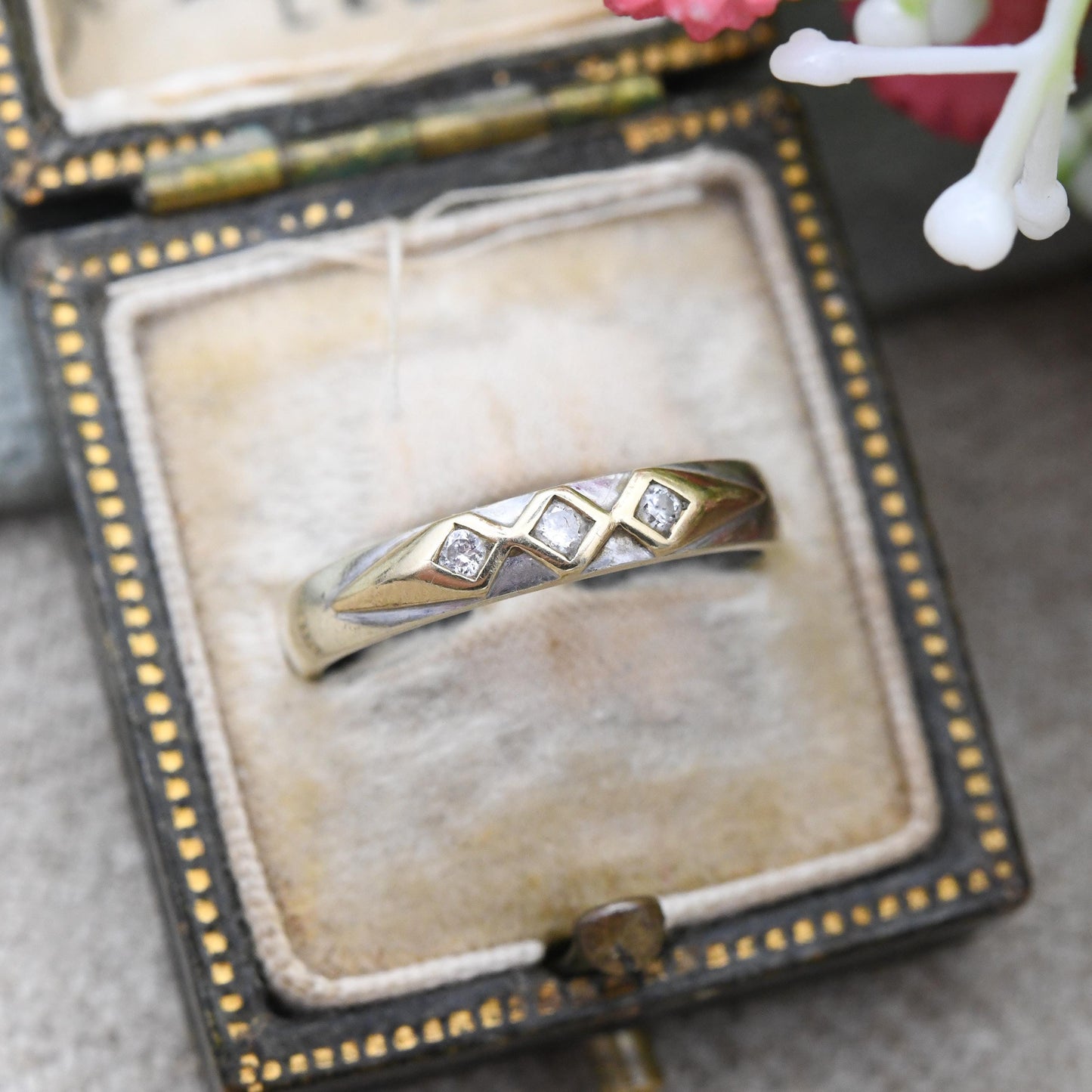 Vintage 9ct Gold Diamond Band Ring Two Tone - White and Yellow Gold Diamond Shape Minimal Everyday Wedding | UK Size - M 1/2 US Size - 6 1/2