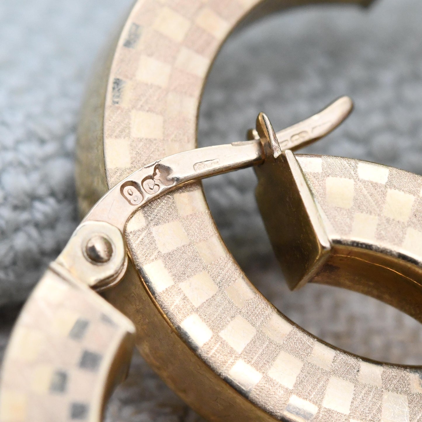 Vintage 9ct Gold Checkered Hoop Earrings - Modern Matt and Shiny Yellow Gold Chunky Hollow Circle Hoops | Large Size Round Latch Back Clasp