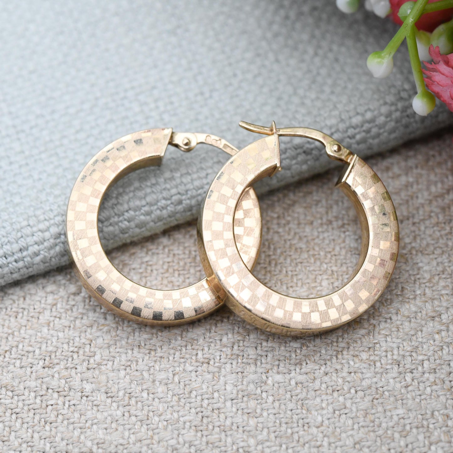 Vintage 9ct Gold Checkered Hoop Earrings - Modern Matt and Shiny Yellow Gold Chunky Hollow Circle Hoops | Large Size Round Latch Back Clasp