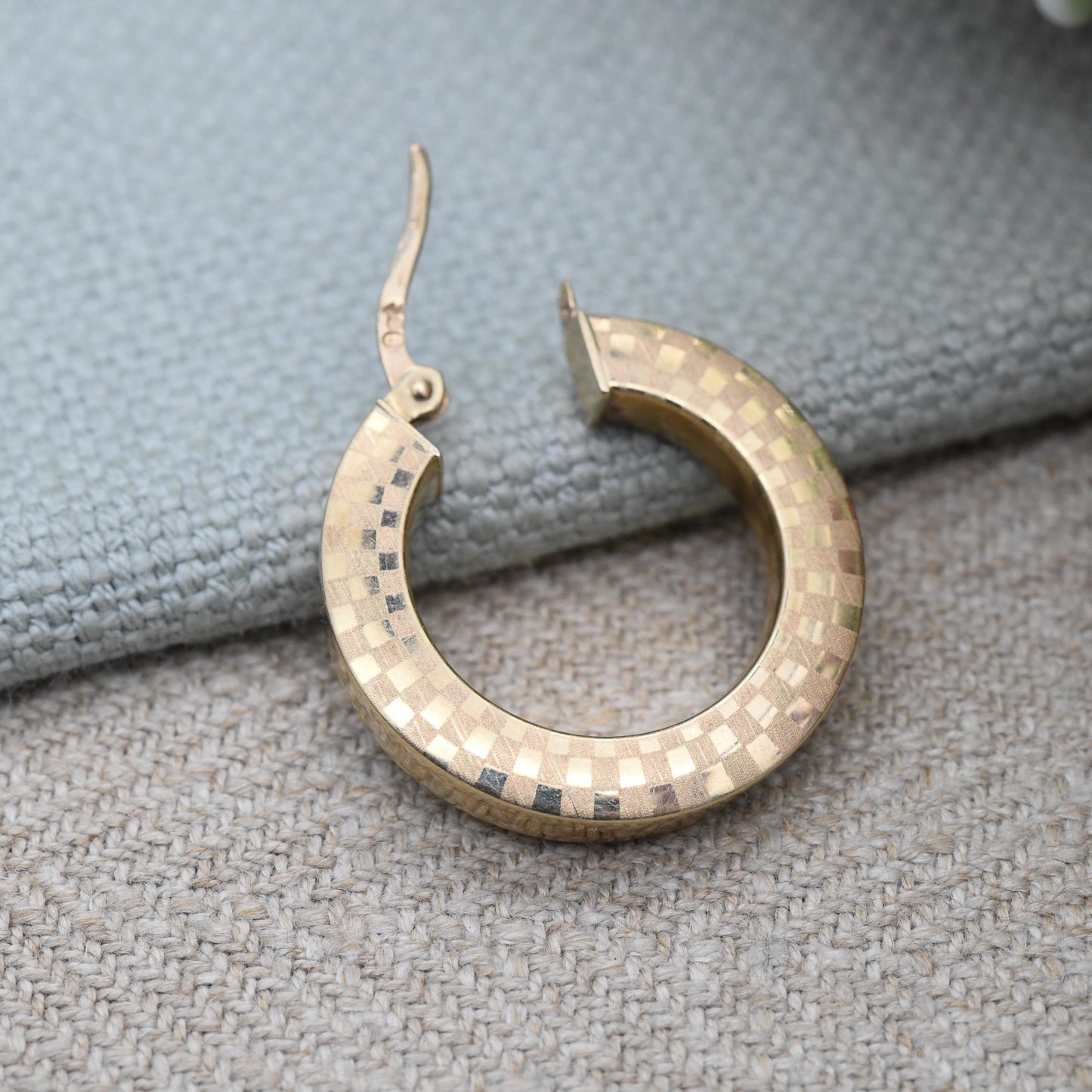 Vintage 9ct Gold Checkered Hoop Earrings - Modern Matt and Shiny Yellow Gold Chunky Hollow Circle Hoops | Large Size Round Latch Back Clasp