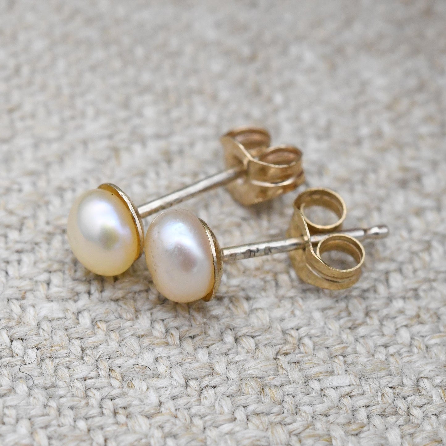 Vintage 9ct Gold Pearl Stud Earrings 1995 Hallmarks - Minimalist White Cultured Pearl Round Ball Earrings | Everyday Studs Jewellery for Her