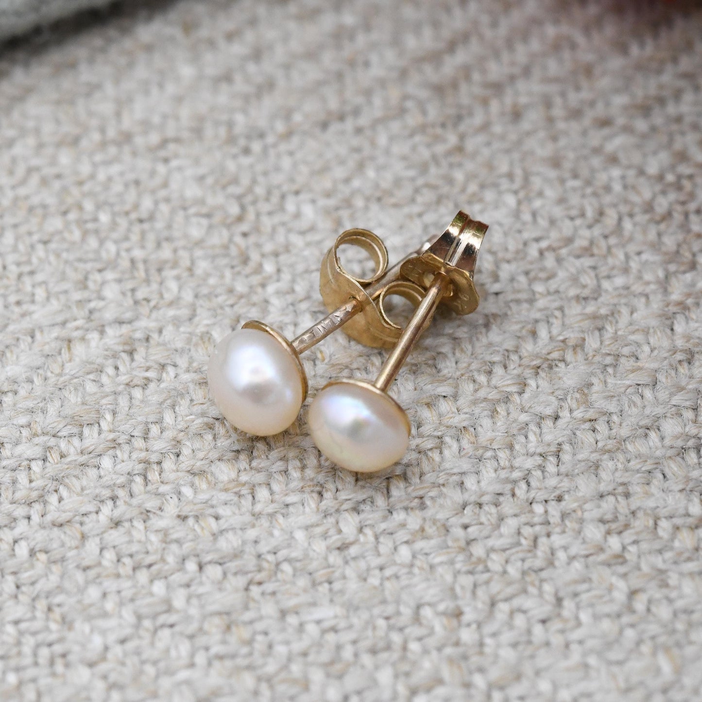 Vintage 9ct Gold Pearl Stud Earrings 1995 Hallmarks - Minimalist White Cultured Pearl Round Ball Earrings | Everyday Studs Jewellery for Her