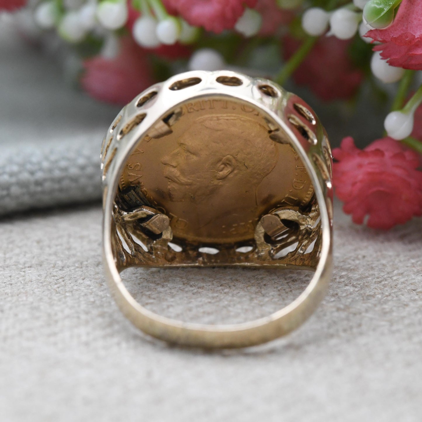 22ct Gold Half Sovereign Coin Ring Antique 1913 George V in Vintage 9ct Gold Ring Mount - Large Chunky Ring | UK Size - R | US Size - 8 1/2