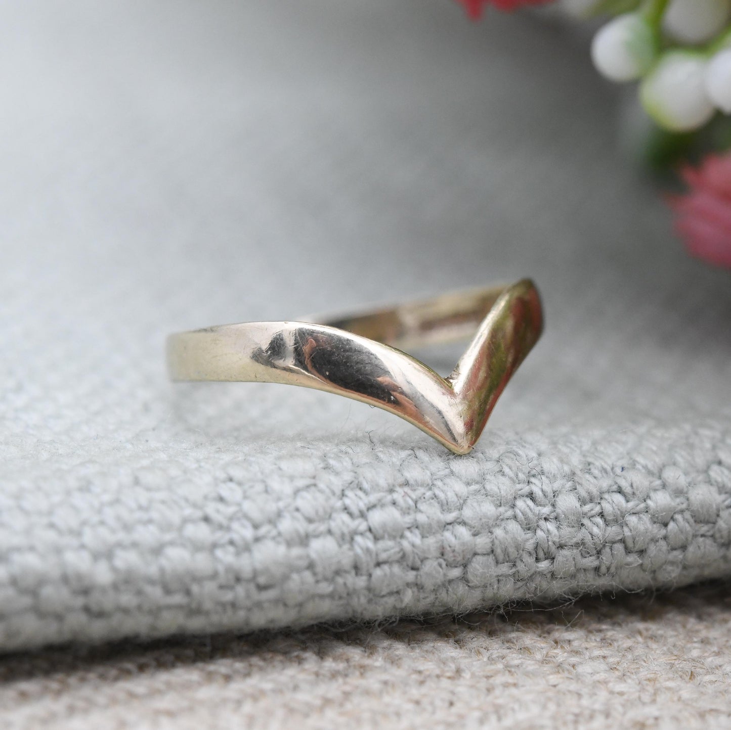 Vintage 9ct Gold Wishbone Ring Pinkie or Midi Ring 1987 - Small Size Yellow Gold V Shaped Stacking Band Ring | UK Size - H 1/2 | US Size - 4