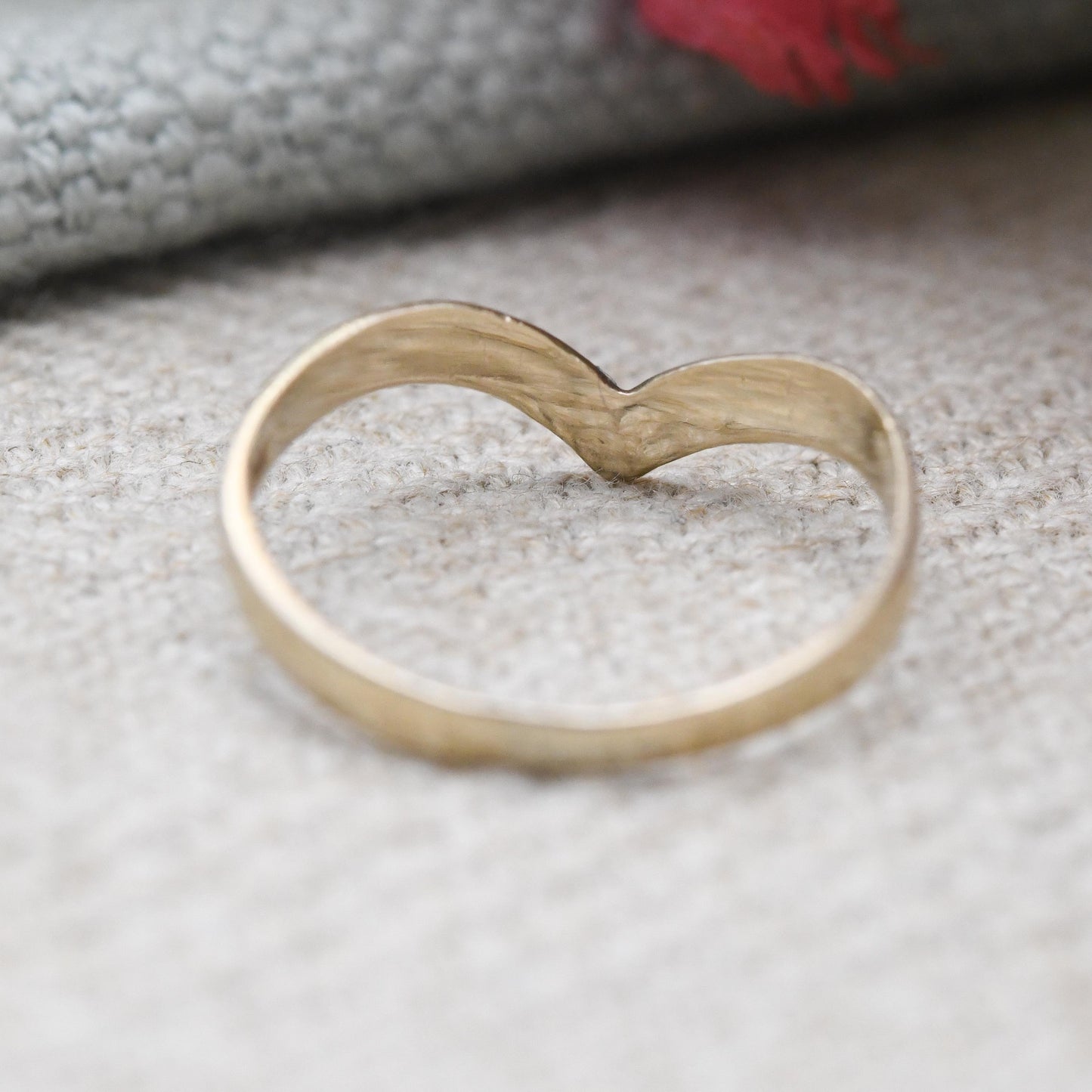 Vintage 9ct Gold Wishbone Ring Pinkie or Midi Ring 1987 - Small Size Yellow Gold V Shaped Stacking Band Ring | UK Size - H 1/2 | US Size - 4