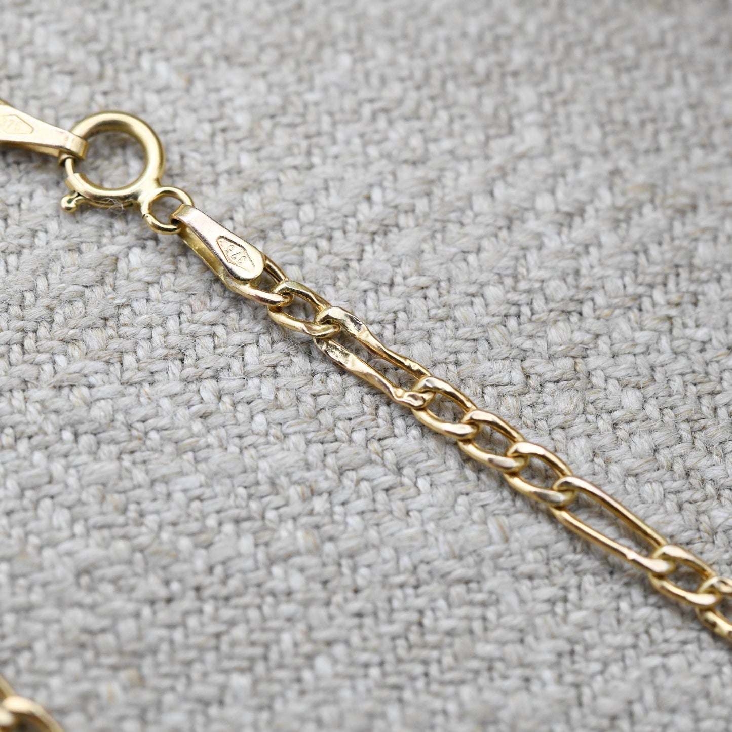 Vintage 9ct Gold Square Figaro Link Chain Bracelet - Solid Yellow Gold Jewellery Gift for Her Small Flat Link Everyday Bracelet | 18cm Long