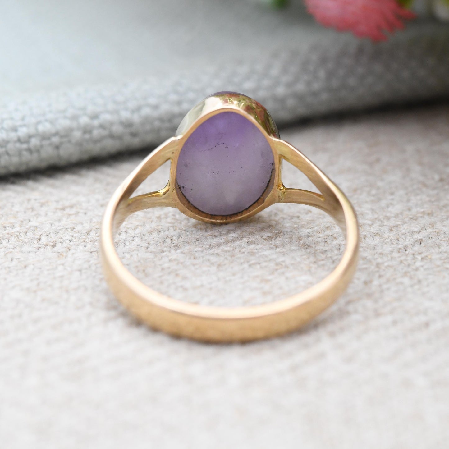 Antique 18ct Gold Amethyst Ring c. 1910s - Cabochon Large Purple Gemstone in Milgrain Bezel | Split Shoulder | UK Size - R 1/2 | US Size - 9