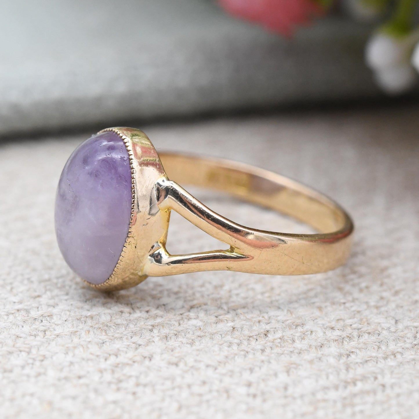 Antique 18ct Gold Amethyst Ring c. 1910s - Cabochon Large Purple Gemstone in Milgrain Bezel | Split Shoulder | UK Size - R 1/2 | US Size - 9