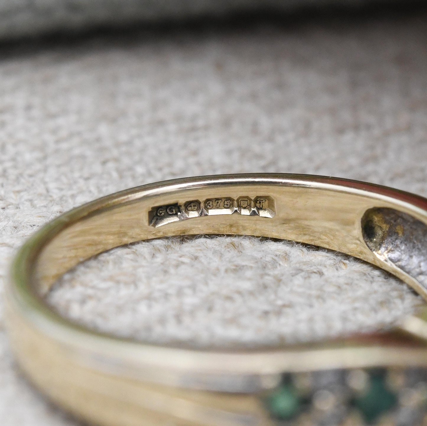 Vintage 9ct Gold Emerald and Diamond Crossover Ring 1993 - Pretty Green and Clear Gemstone Twisted Band Ring | UK Size - N | US Size - 6 3/4