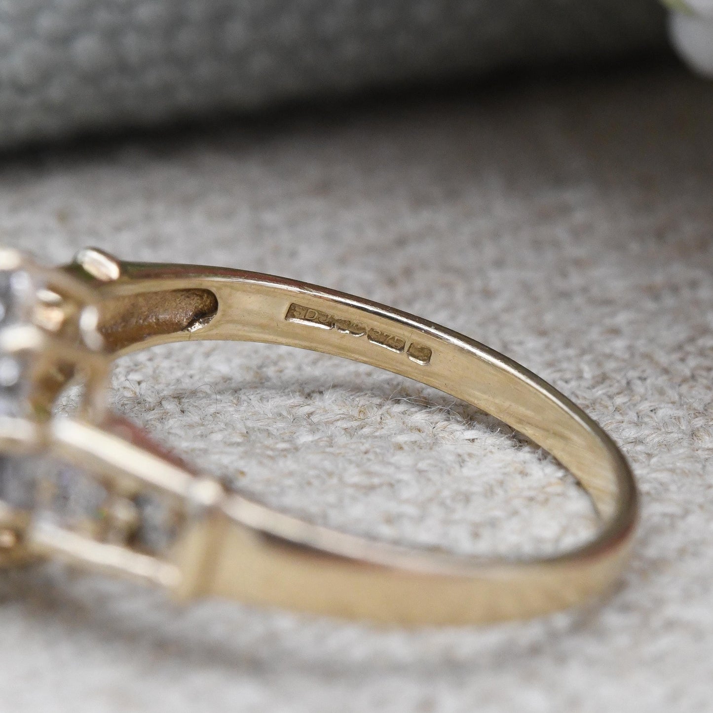 Vintage 9ct Gold Floral Halo Ring with Blue and Clear Stones - Sparkly Flower Ring Side Stone Shoulder | UK Size - M 1/2 US Size - 6 1/4
