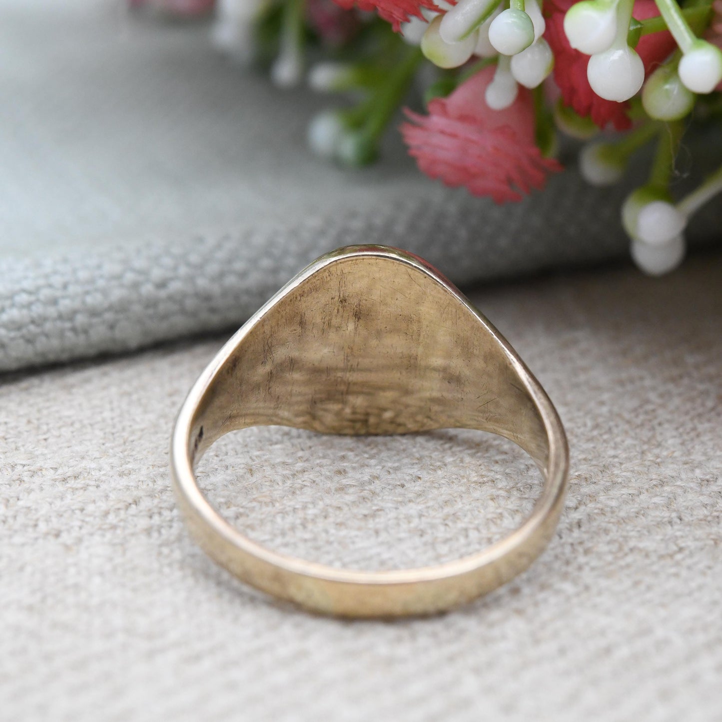 Vintage 9ct Gold Signet Ring 1975 Textured V Design - Chunky Large Solid Gold Ring Jewellery Gift for Him | UK Size - X | US Size - 11 1/2