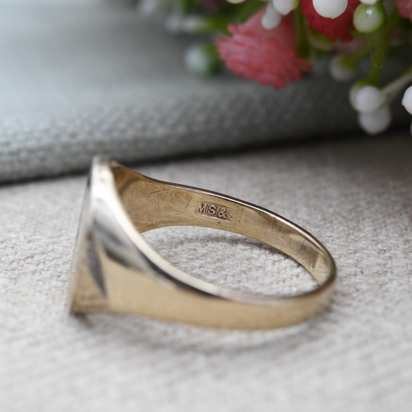 Vintage 9ct Gold Signet Ring 1975 Textured V Design - Chunky Large Solid Gold Ring Jewellery Gift for Him | UK Size - X | US Size - 11 1/2