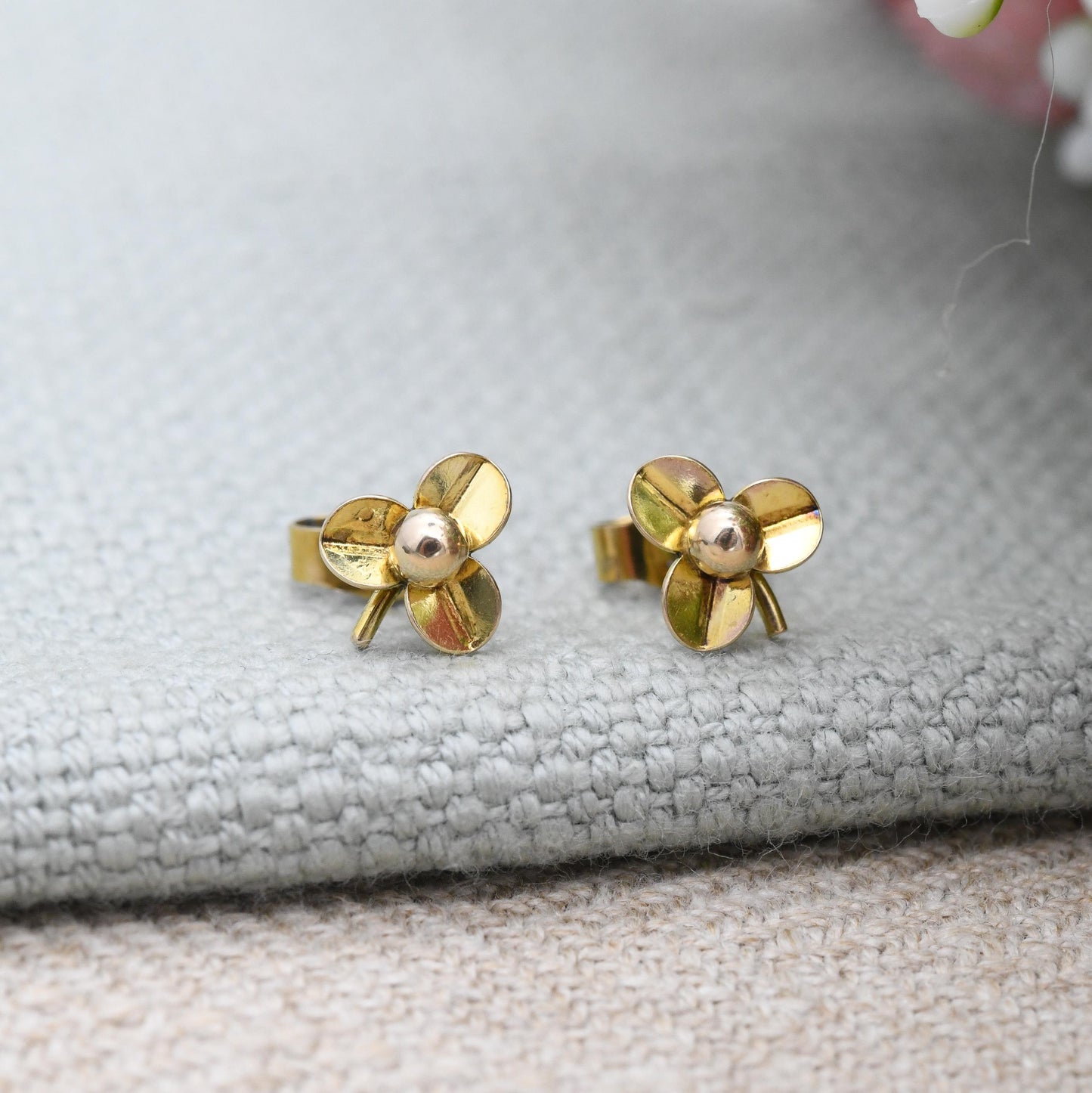 Vintage 9ct Gold Floral Leaf Stud Earrings 1977 - Mid-Century Leaves | Delicate Solid Gold Studs | Gift for Her | Butterfly Backs
