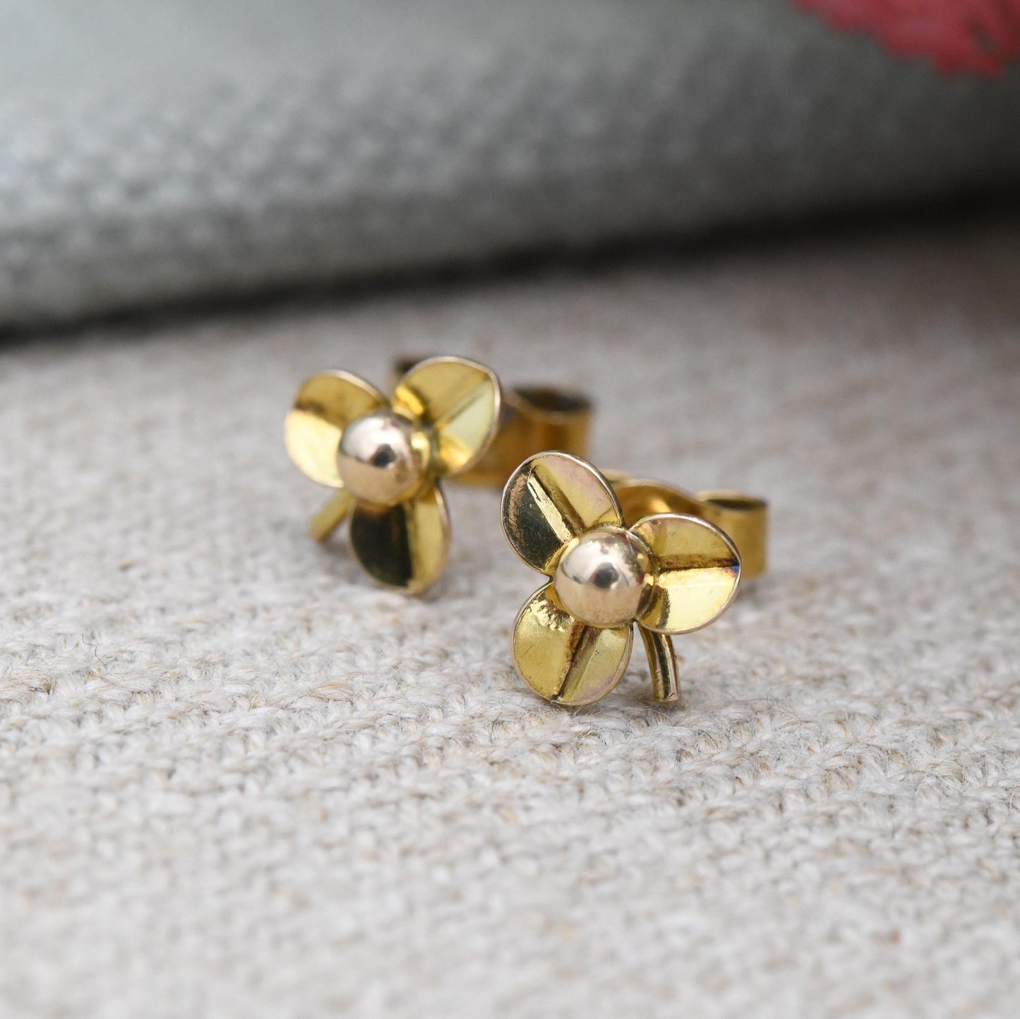Vintage 9ct Gold Floral Leaf Stud Earrings 1977 - Mid-Century Leaves | Delicate Solid Gold Studs | Gift for Her | Butterfly Backs