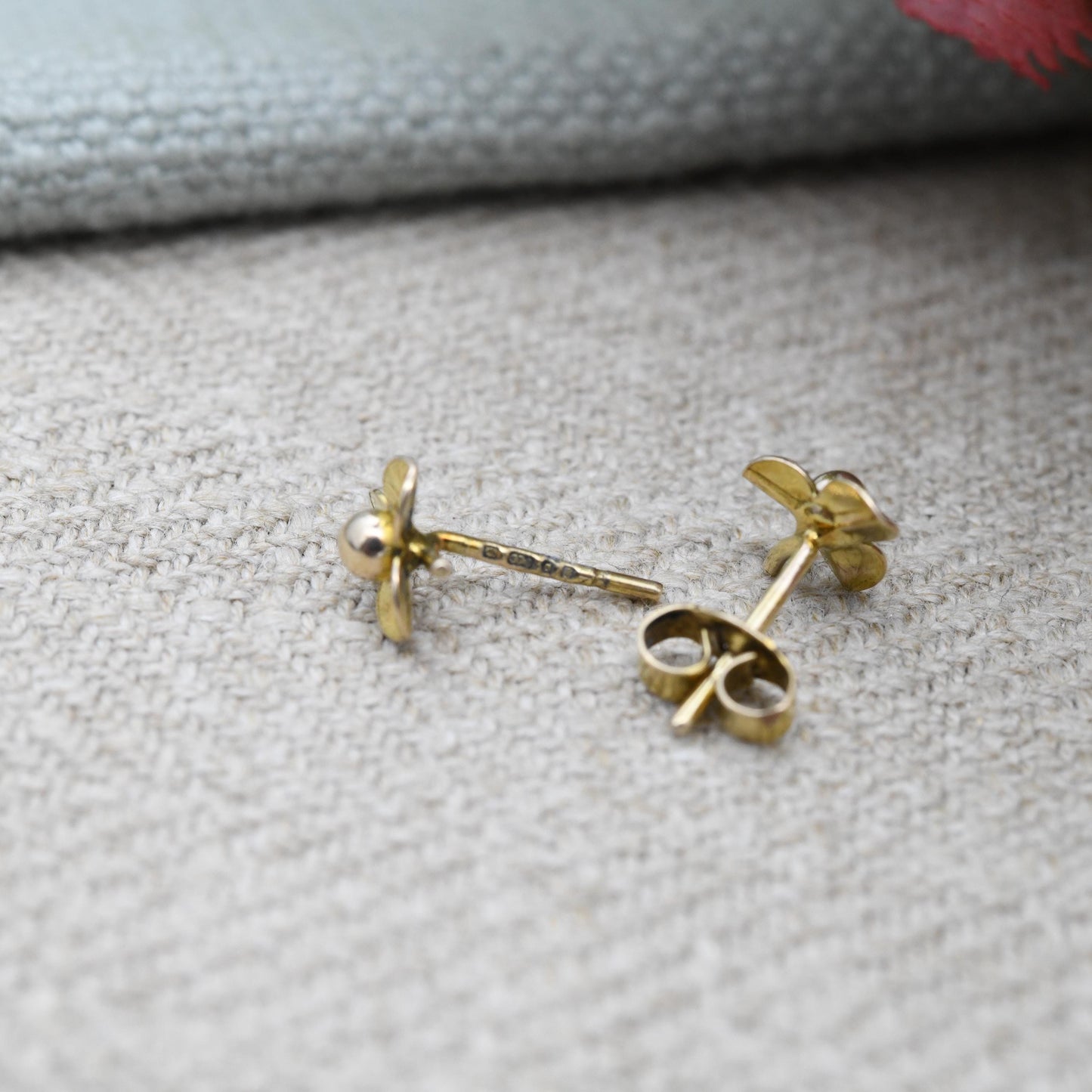 Vintage 9ct Gold Floral Leaf Stud Earrings 1977 - Mid-Century Leaves | Delicate Solid Gold Studs | Gift for Her | Butterfly Backs