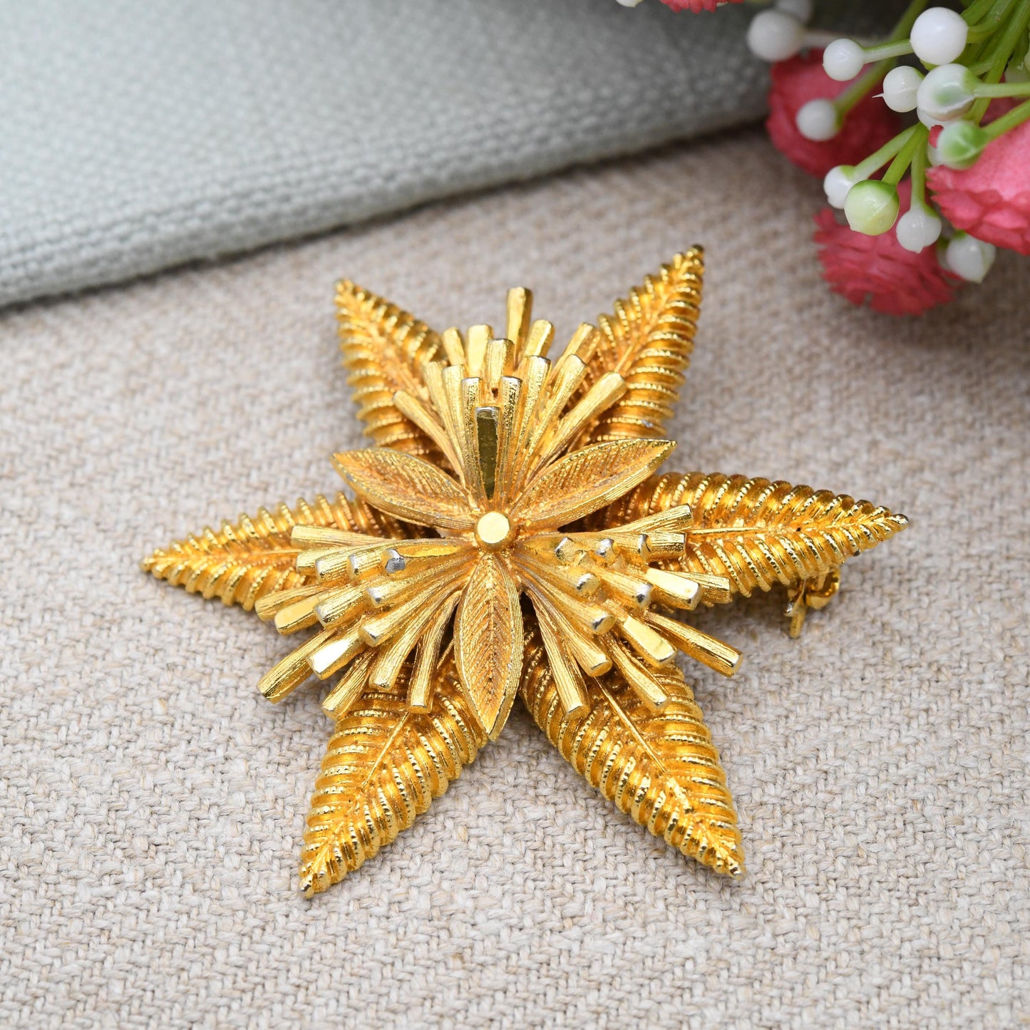 Vintage Mid-Century Textured Star Brooch - Matt and Shiny Gold Colour Costume Jewellery | Six-Pointed Star with Spray | Brushed Effect