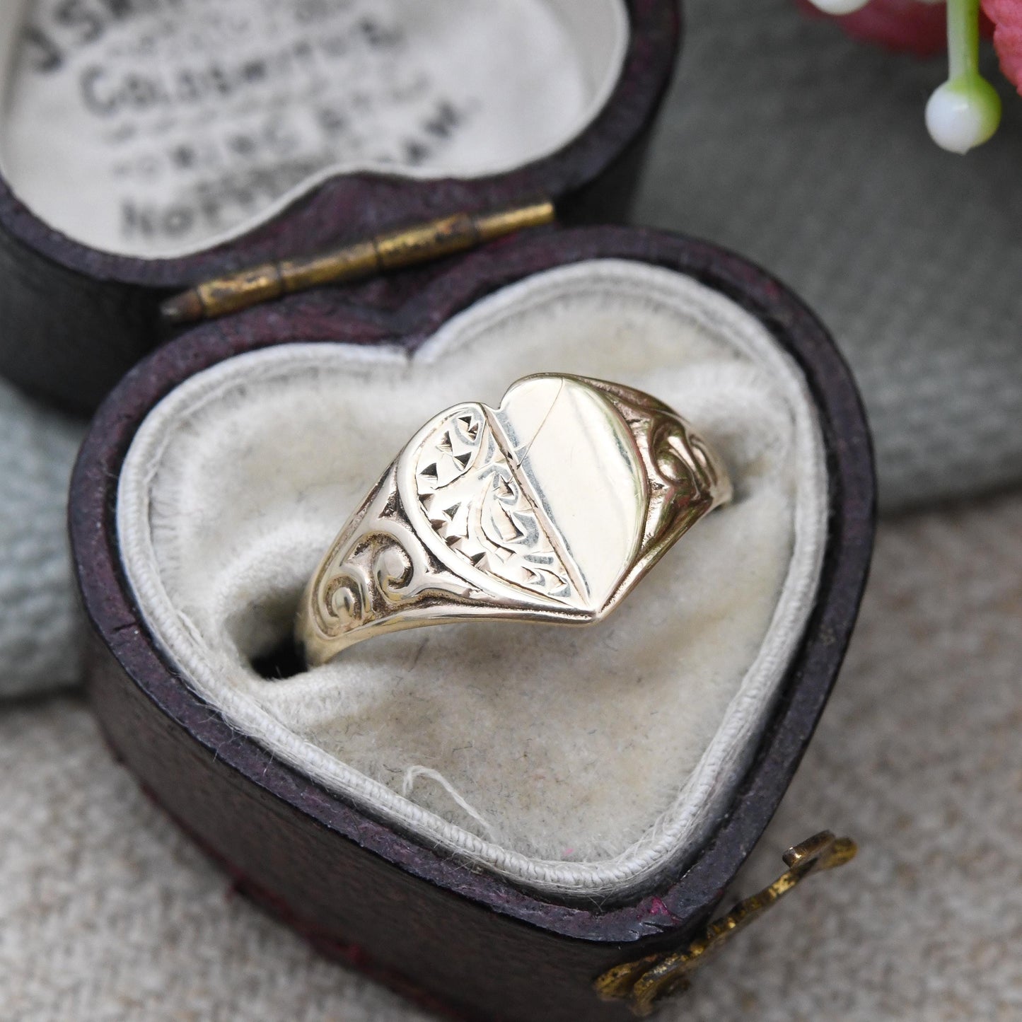 Vintage 9ct Gold Heart Signet Ring 1977 R W Wingate - Scrolling Pattern | Solid Gold Jewellery Unisex Pinkie | UK Size - K | US Size - 5 1/4