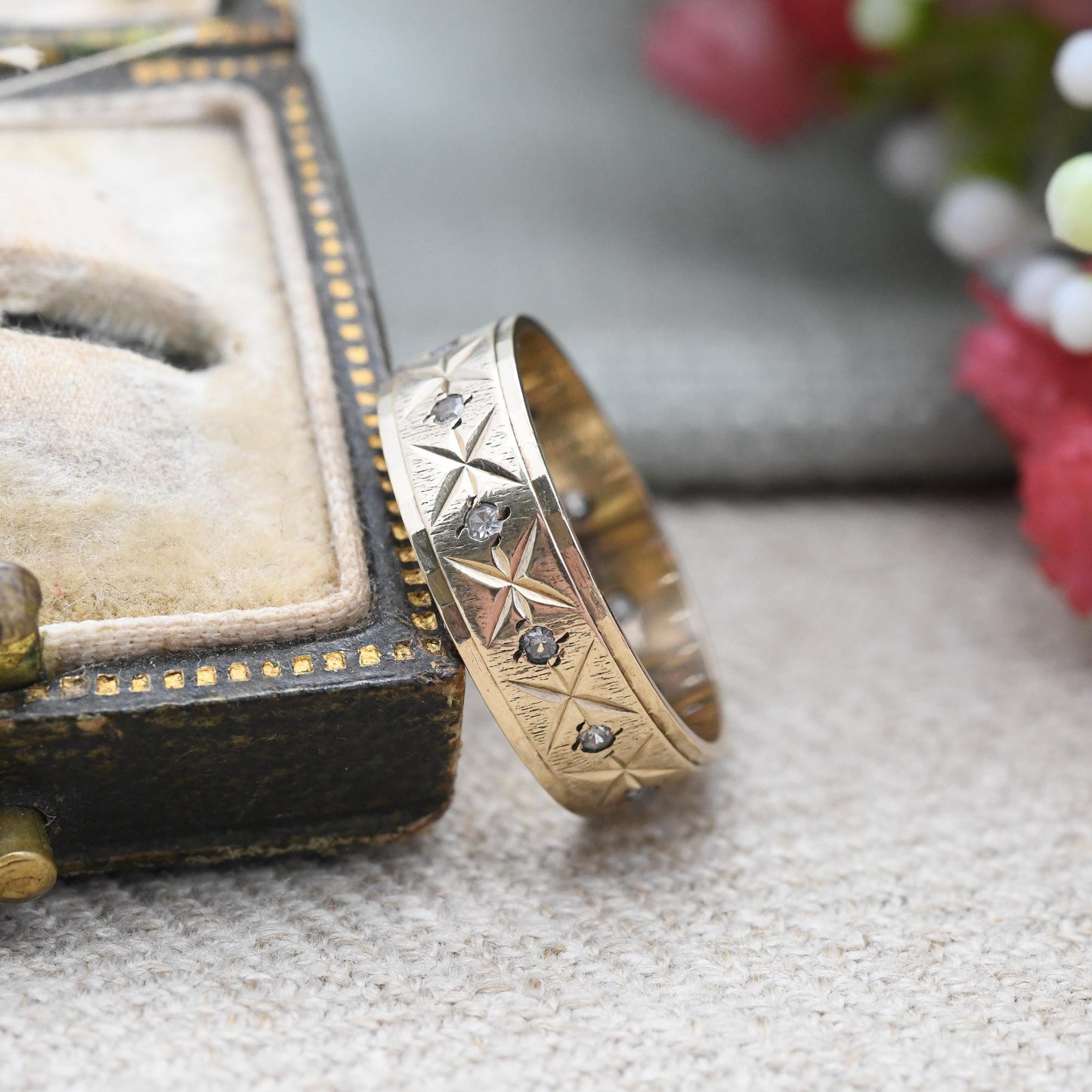 Vintage 9ct Gold X Band Ring with Clear Stones - Mid-Century Diamond Cut Jewellery Yellow Gold Unisex Wedding Band | UK Size - M US Size - 6