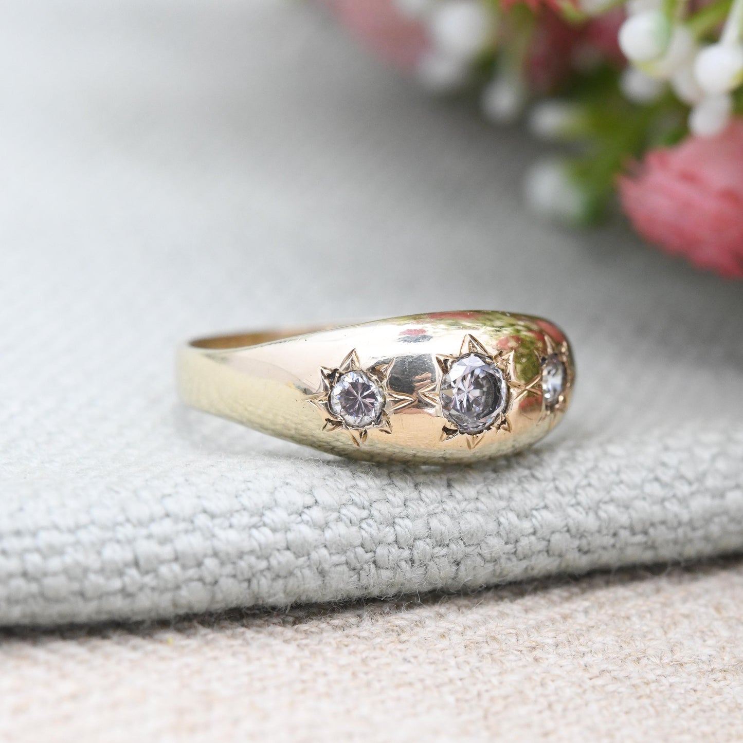 Vintage 9ct Gold Flush Set Three Stone Ring 1996 - Starburst Star Set Large CZ Stone Unisex Gold Gift | UK Size - S 1/2 | US Size - 9 1/4