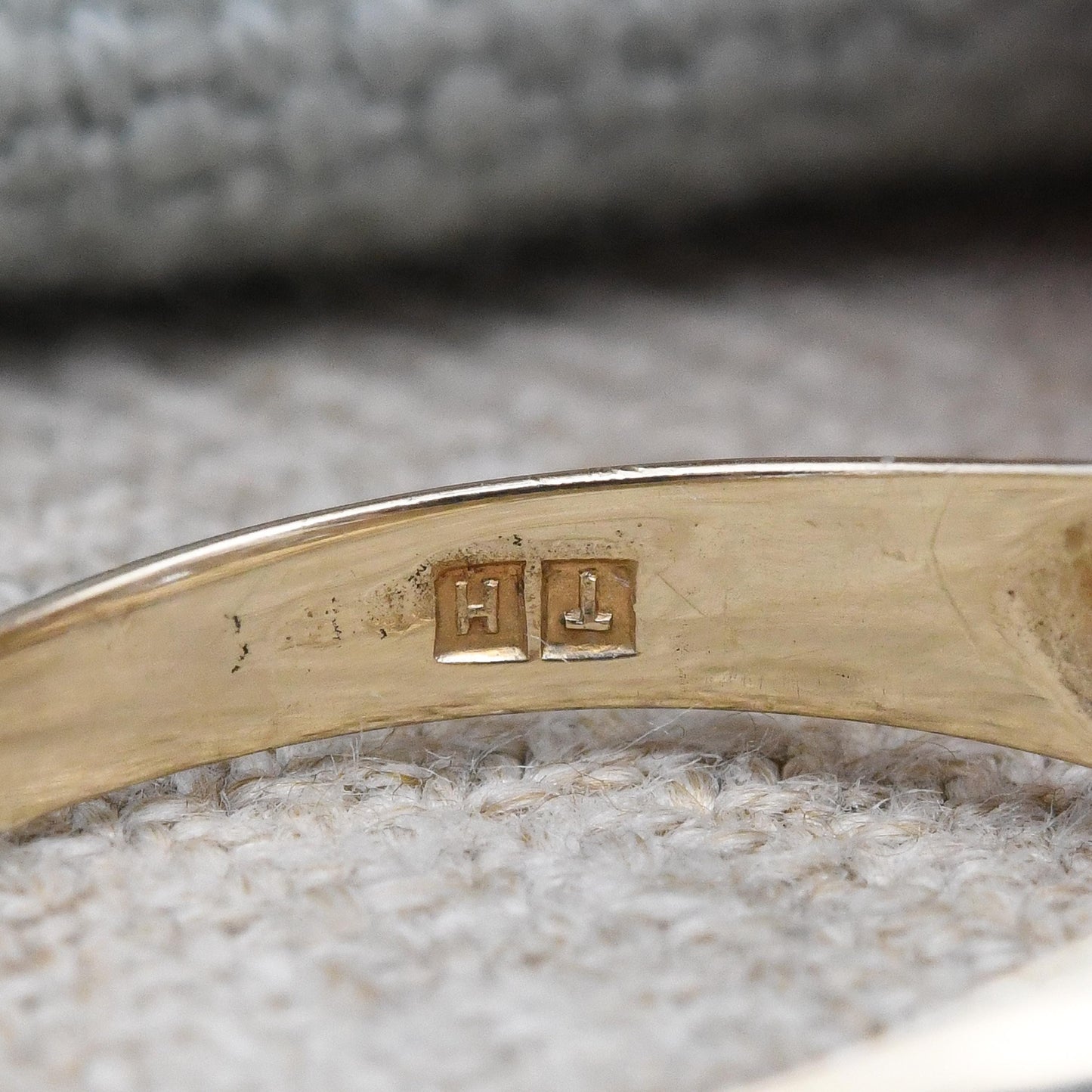 Vintage 9ct Gold Flush Set Three Stone Ring 1996 - Starburst Star Set Large CZ Stone Unisex Gold Gift | UK Size - S 1/2 | US Size - 9 1/4