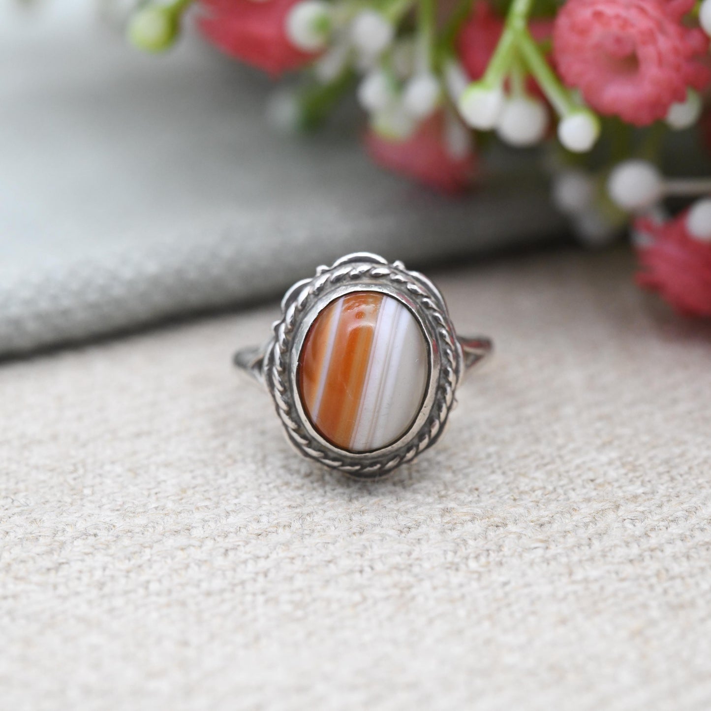 Vintage Sterling Silver Banded Agate Ring Orange and White - Mid-Century Gemstone Rope Twist Cabochon Stone | UK Size - J 1/2 | US Size - 5