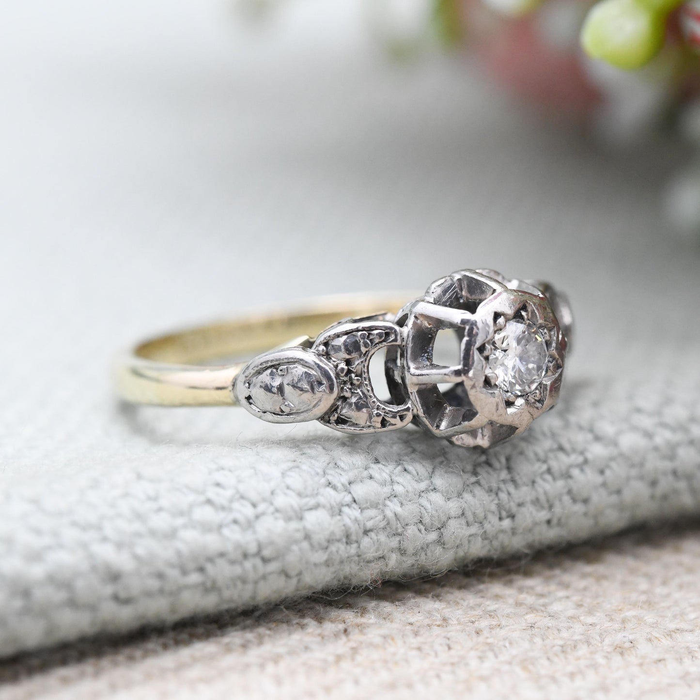 True Vintage 18ct Gold Diamond Solitaire Ring Star Setting - Celestial Engagement Crescent Moons White Front | UK Size - N 1/2 | US Size - 7