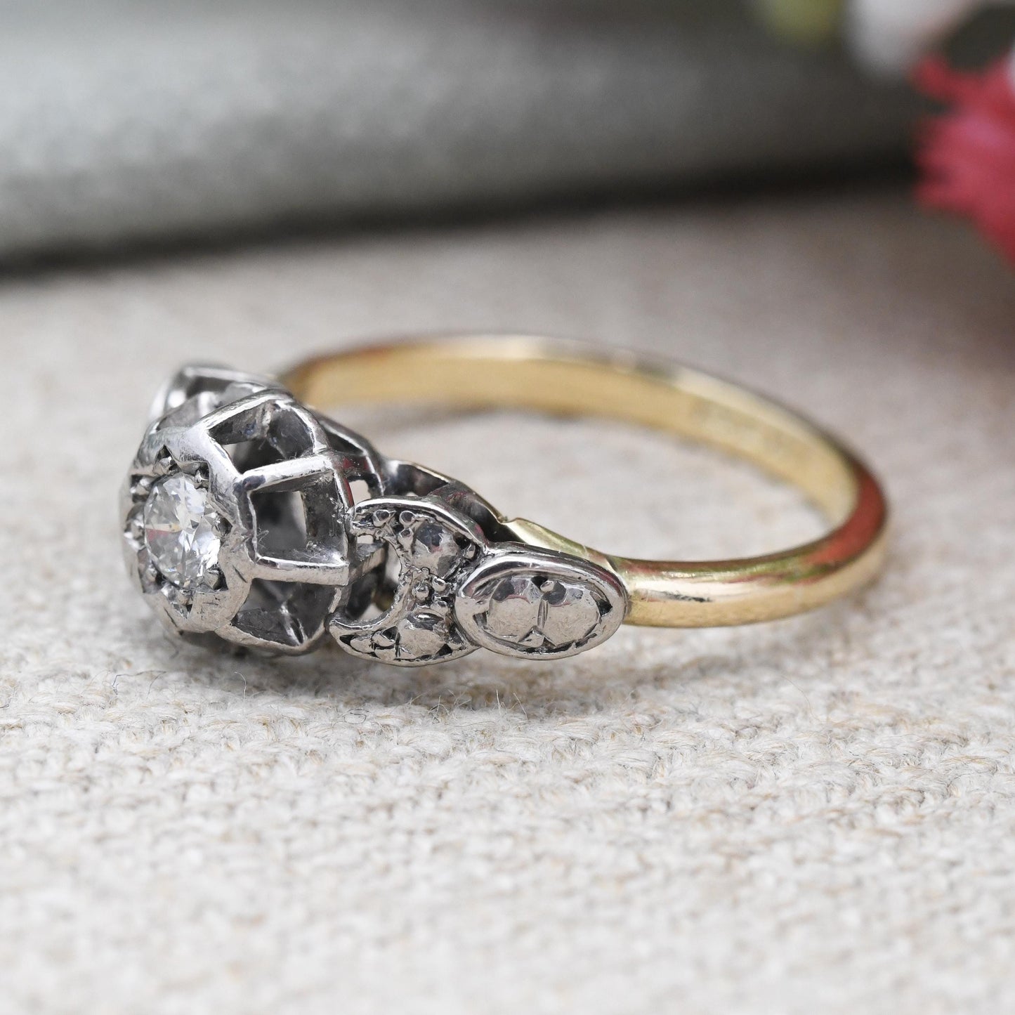 True Vintage 18ct Gold Diamond Solitaire Ring Star Setting - Celestial Engagement Crescent Moons White Front | UK Size - N 1/2 | US Size - 7