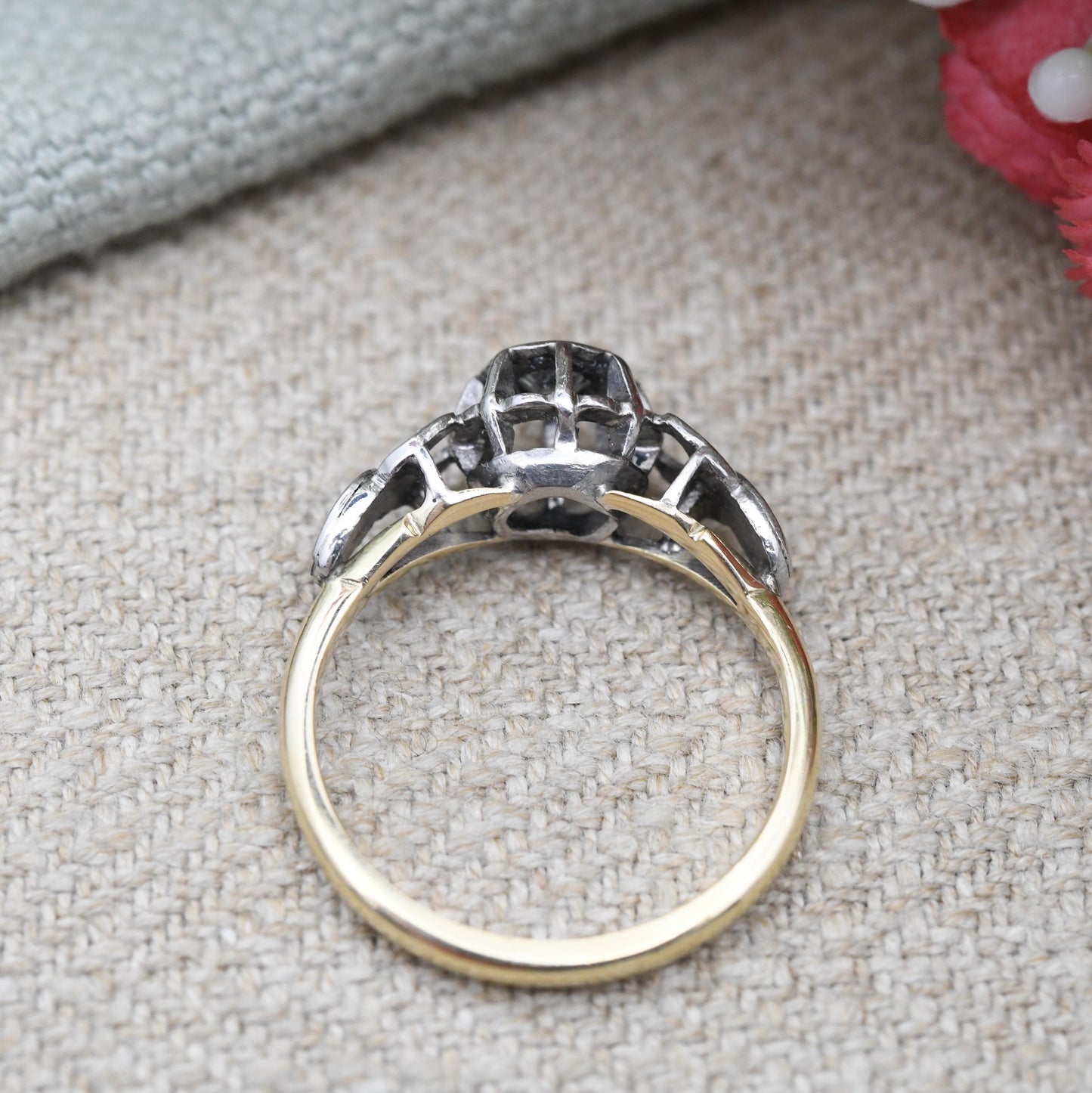 True Vintage 18ct Gold Diamond Solitaire Ring Star Setting - Celestial Engagement Crescent Moons White Front | UK Size - N 1/2 | US Size - 7