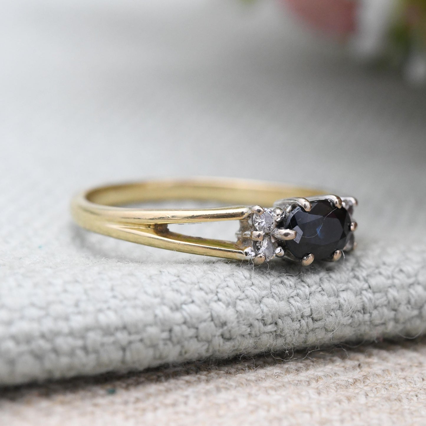 Vintage 18ct Gold Sapphire and Diamond Ring 1988 - Solitaire Blue Gemstone Side Stones Stacker Ring Split | UK Size - P 1/2 US Size - 7 3/4