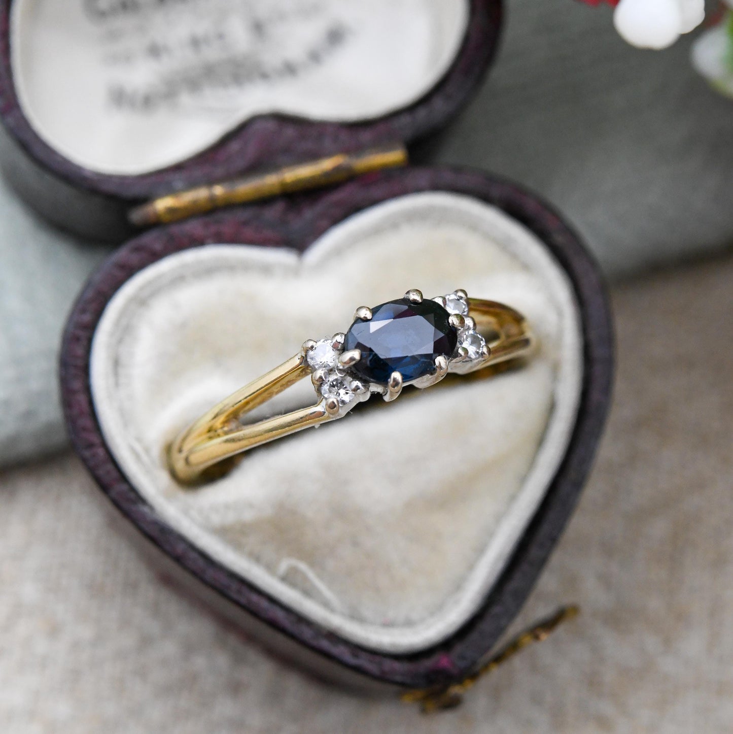 Vintage 18ct Gold Sapphire and Diamond Ring 1988 - Solitaire Blue Gemstone Side Stones Stacker Ring Split | UK Size - P 1/2 US Size - 7 3/4
