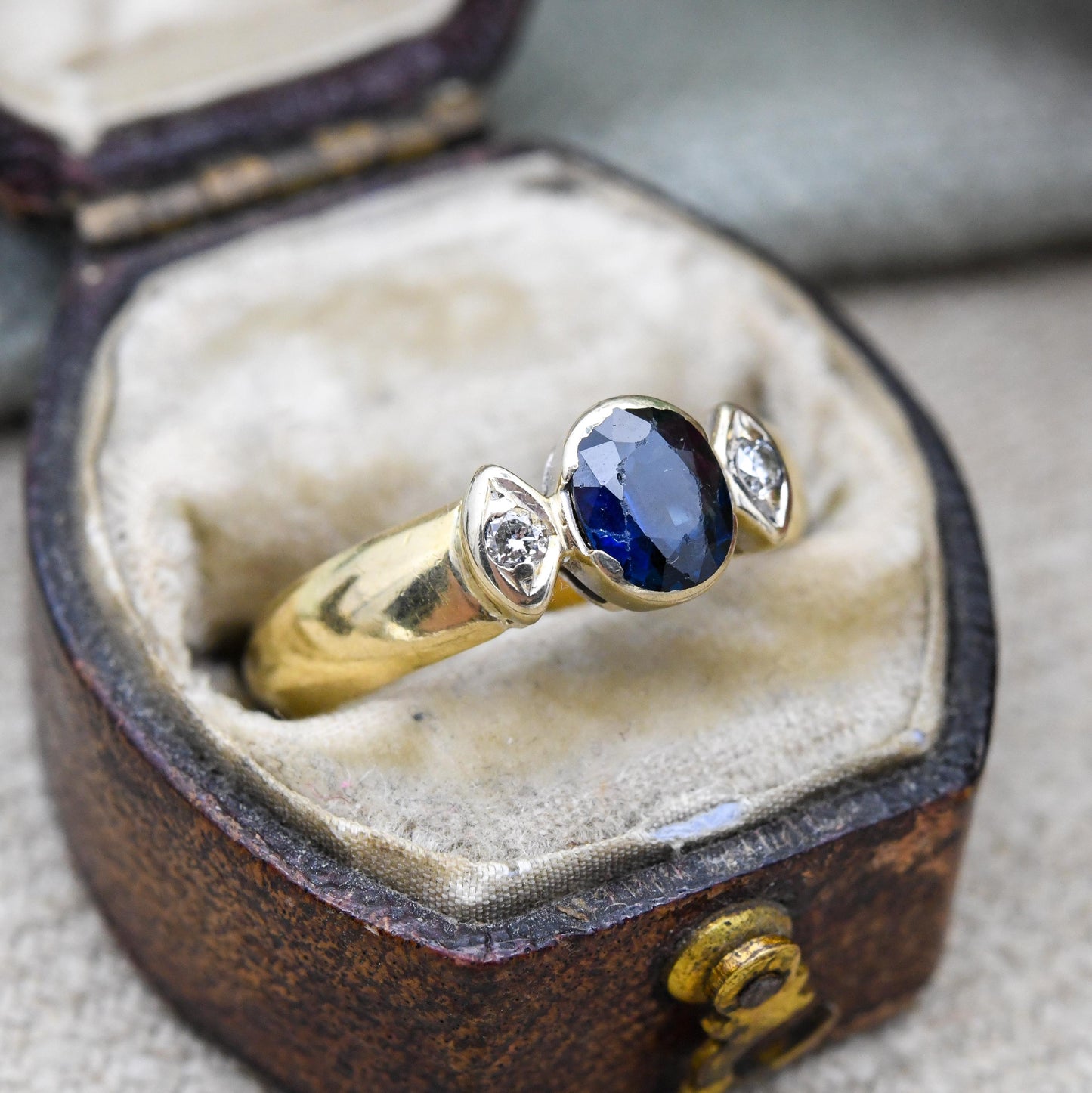 Vintage 18ct Gold Sapphire and Diamond Three Stone Ring - Round Oval Blue Gemstone Engagement Ring | Angular Band | UK Size - M US Size - 6