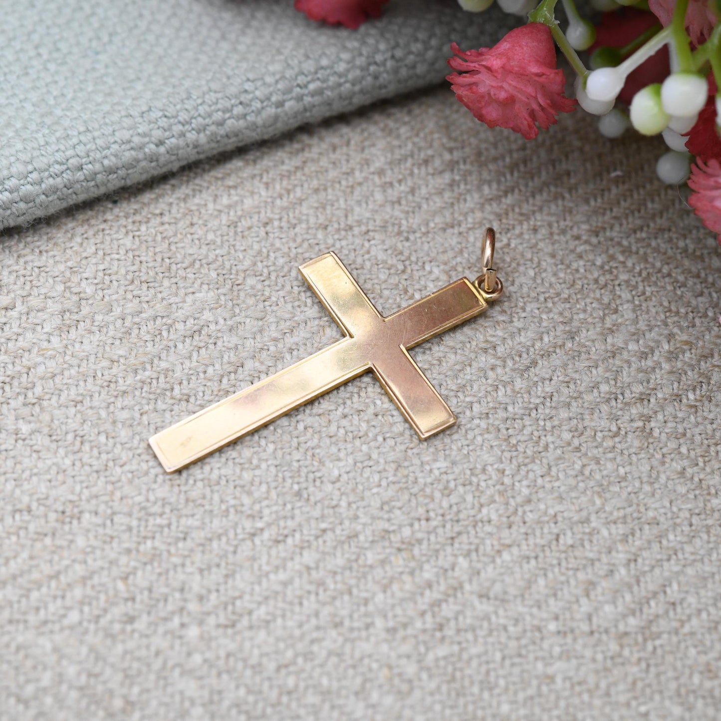 Vintage 9ct Gold Plain Cross Pendant c. 1950s - Mid-Century Minimal Yellow Gold Jewellery Christian Religious Necklace Christening Baptism