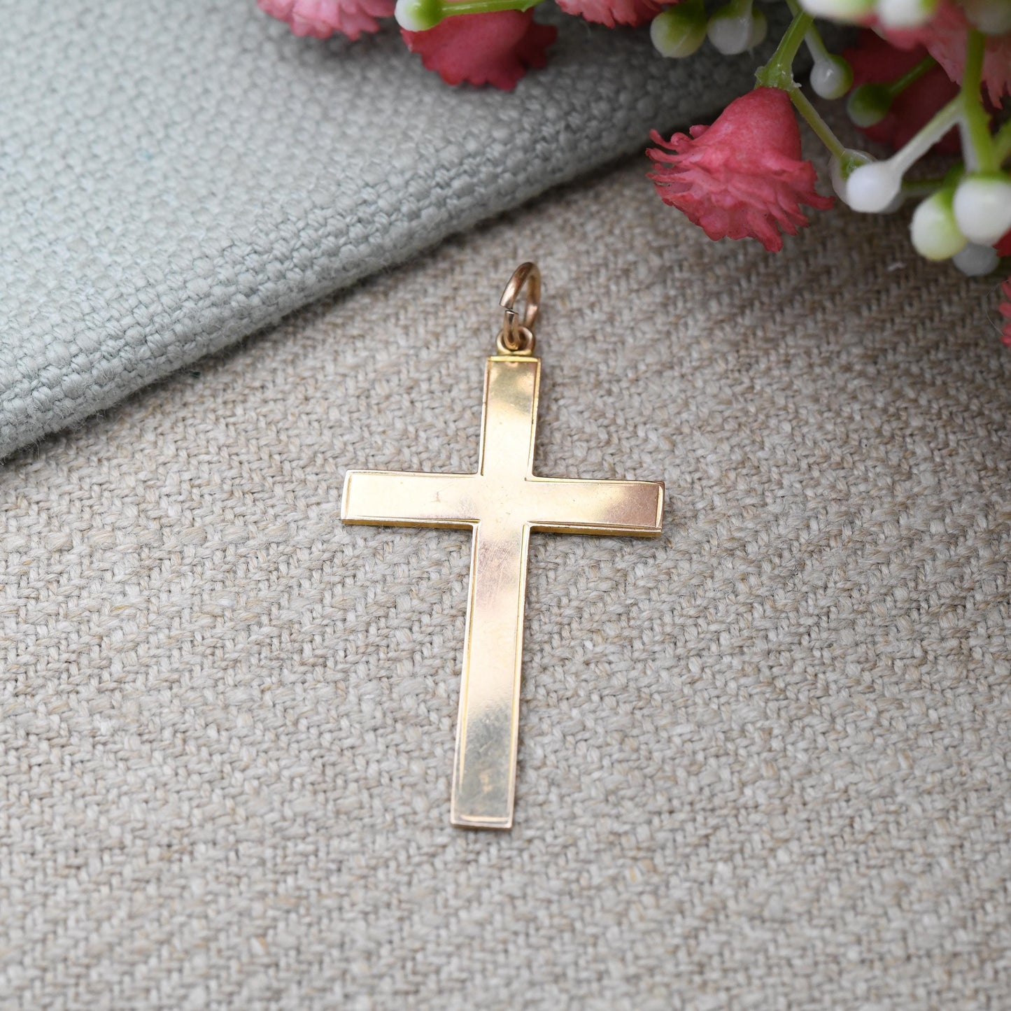 Vintage 9ct Gold Plain Cross Pendant c. 1950s - Mid-Century Minimal Yellow Gold Jewellery Christian Religious Necklace Christening Baptism